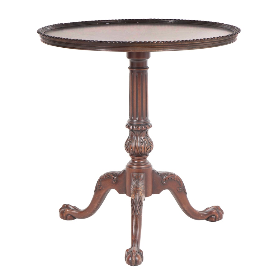 Federal Style Walnut Piecrust Side Table, 20th Century