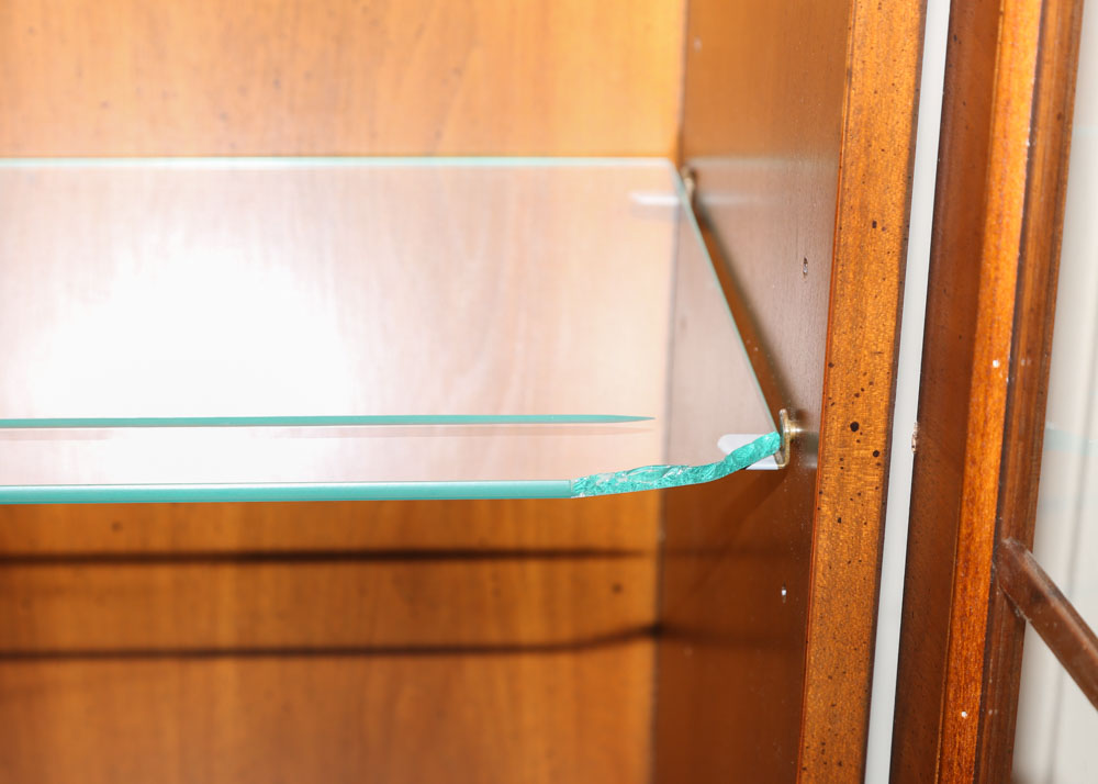 "18th Century Portfolio" Illuminated China Cabinet by Henredon, Mid-20th Century