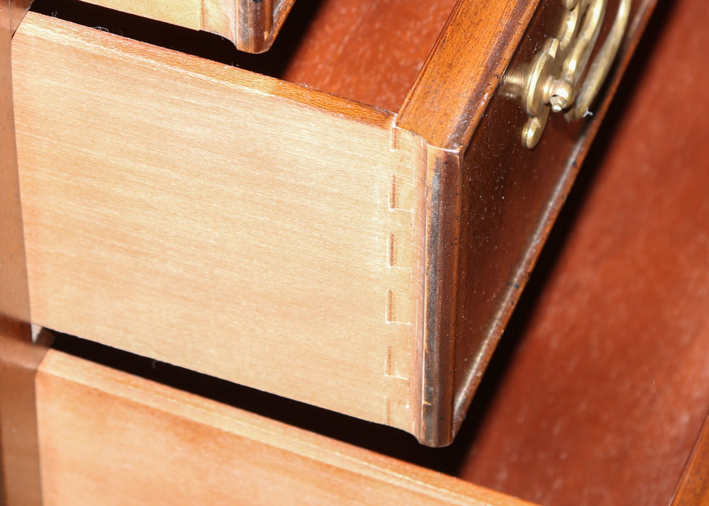 "18th Century Portfolio" Illuminated China Cabinet by Henredon, Mid-20th Century