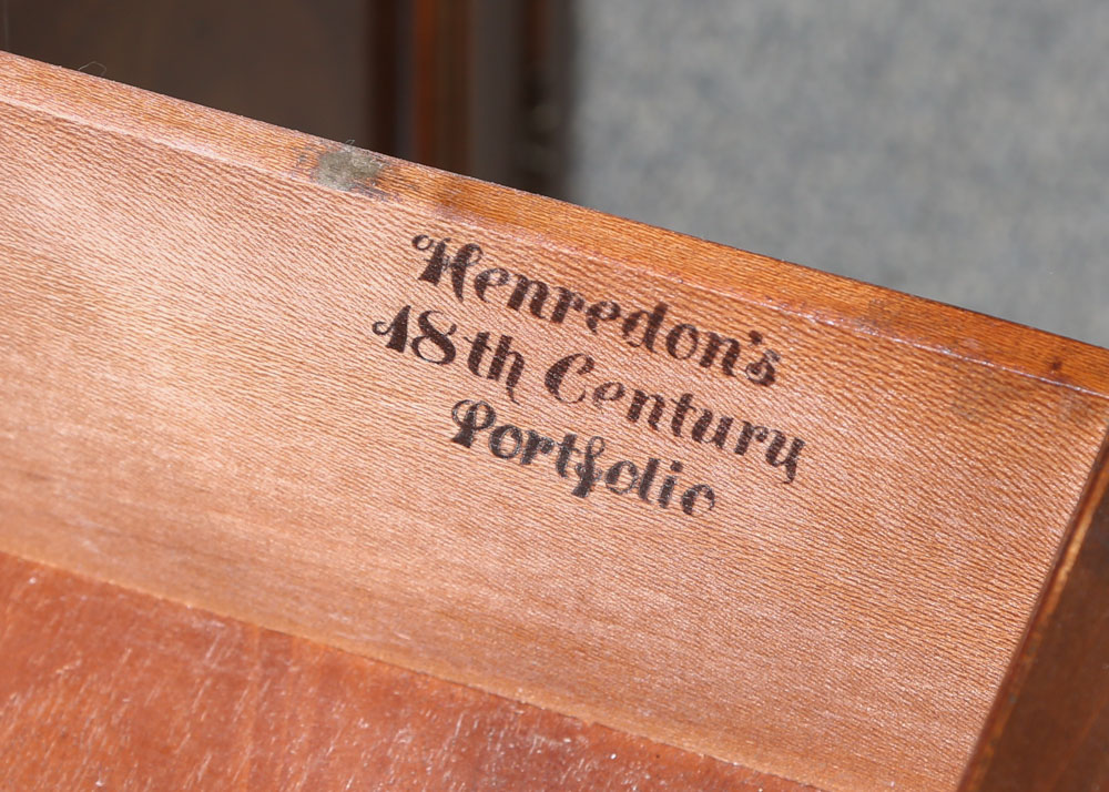 "18th Century Portfolio" Illuminated China Cabinet by Henredon, Mid-20th Century