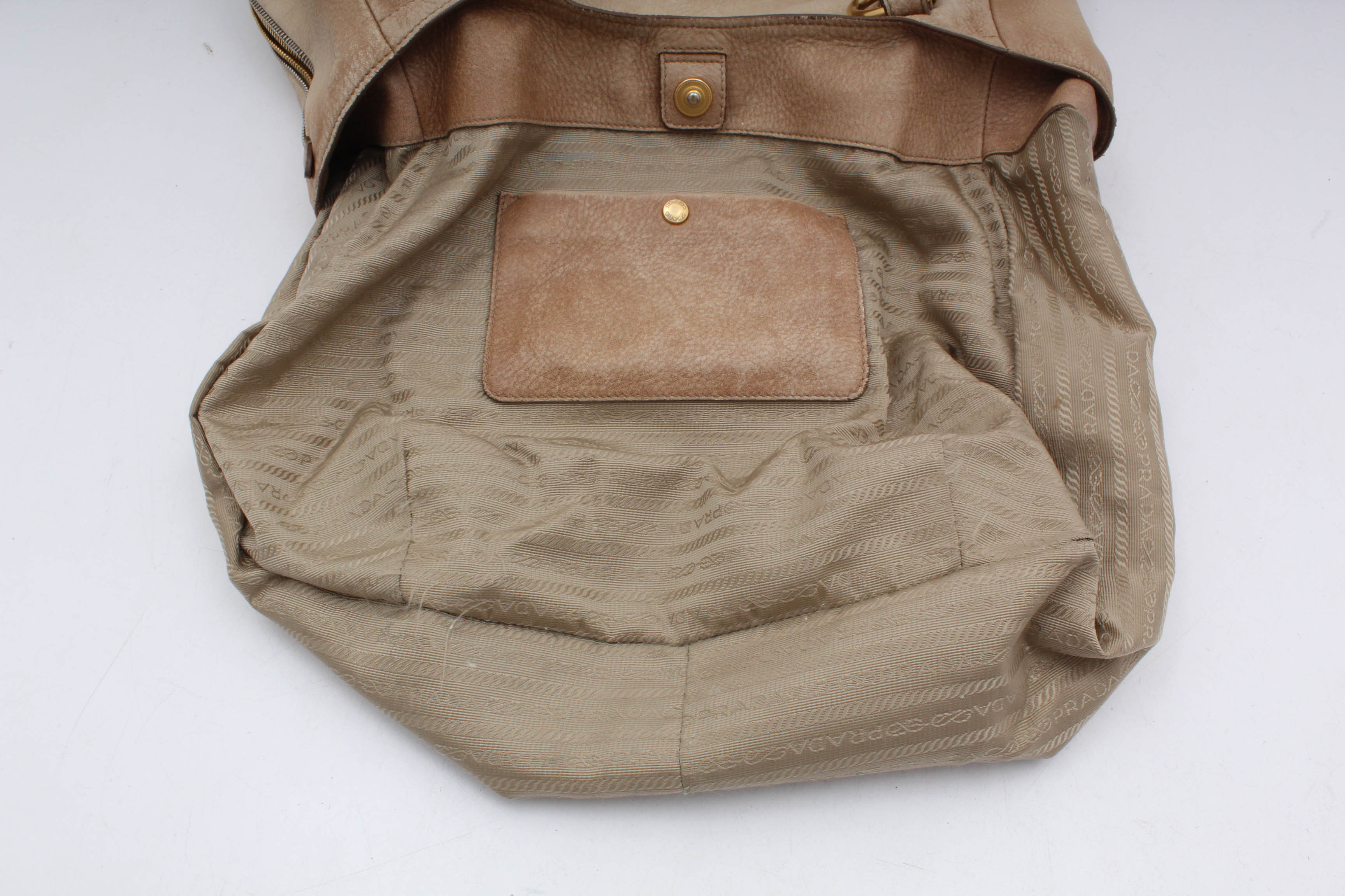 PRADA Cervo Antik Deerskin Sacca 2 Manici Hobo Bag in Quarzo Sfumato