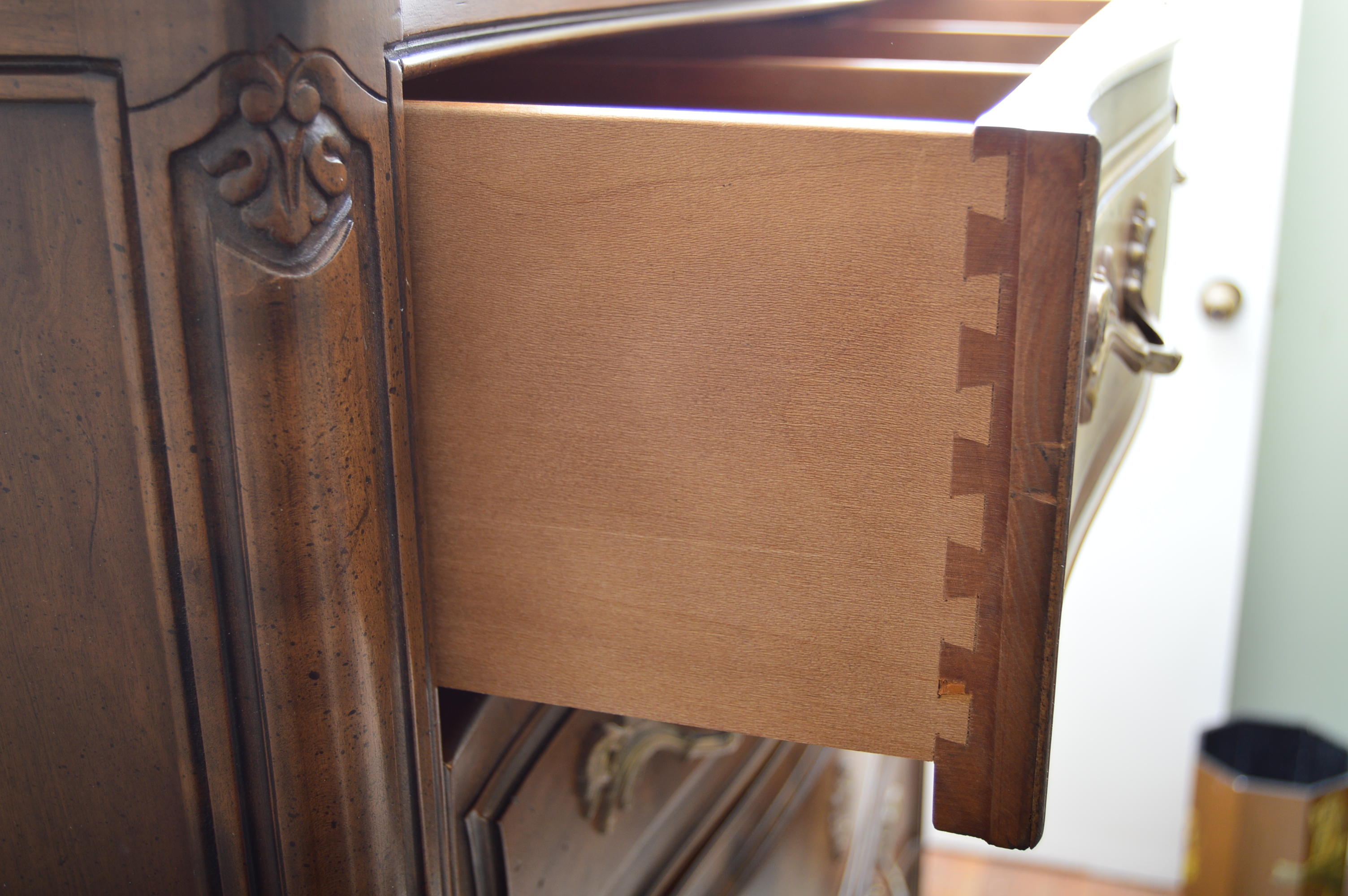 Henredon French Provincial Style "Custom Folio Two" Six-Drawer Chest