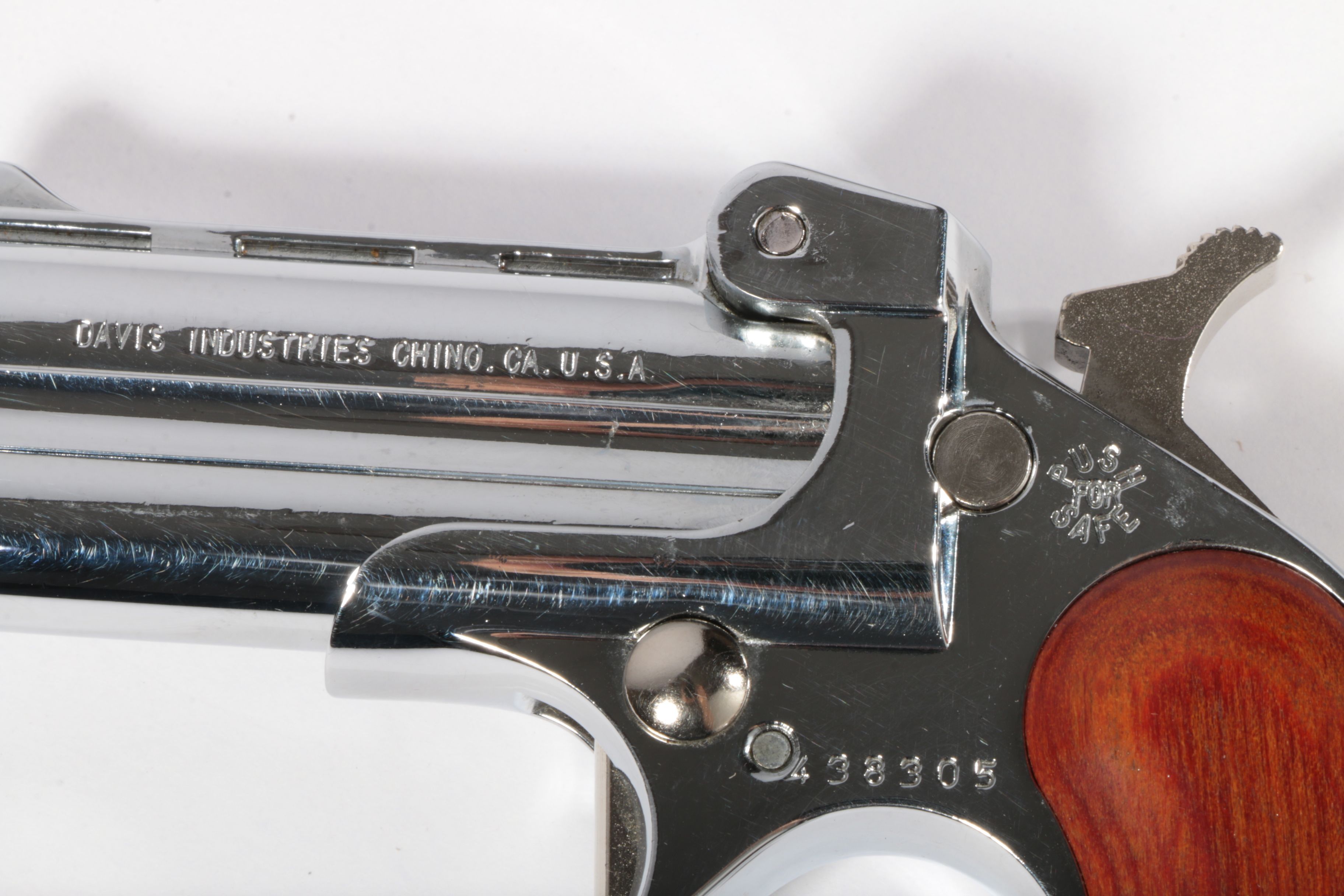 Davis Industries Derringer Style 2 shot .22 Magnum Pistol