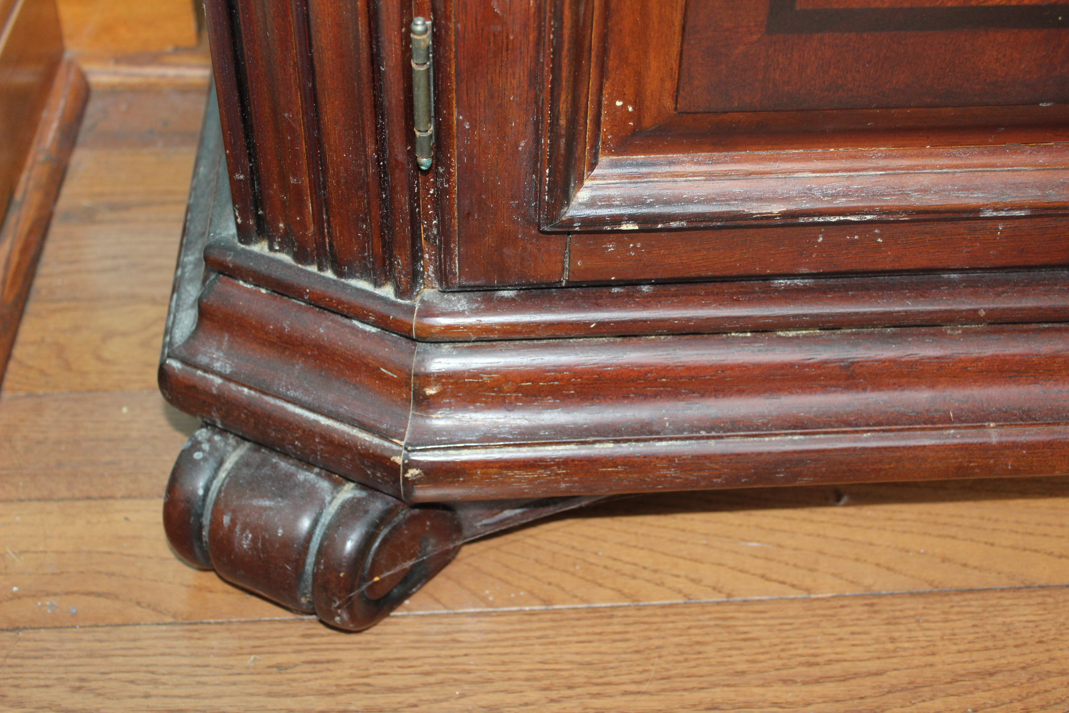 Neoclassical Style Mahogany Veneer and Stone Credenza by Broyhill, 21st Century