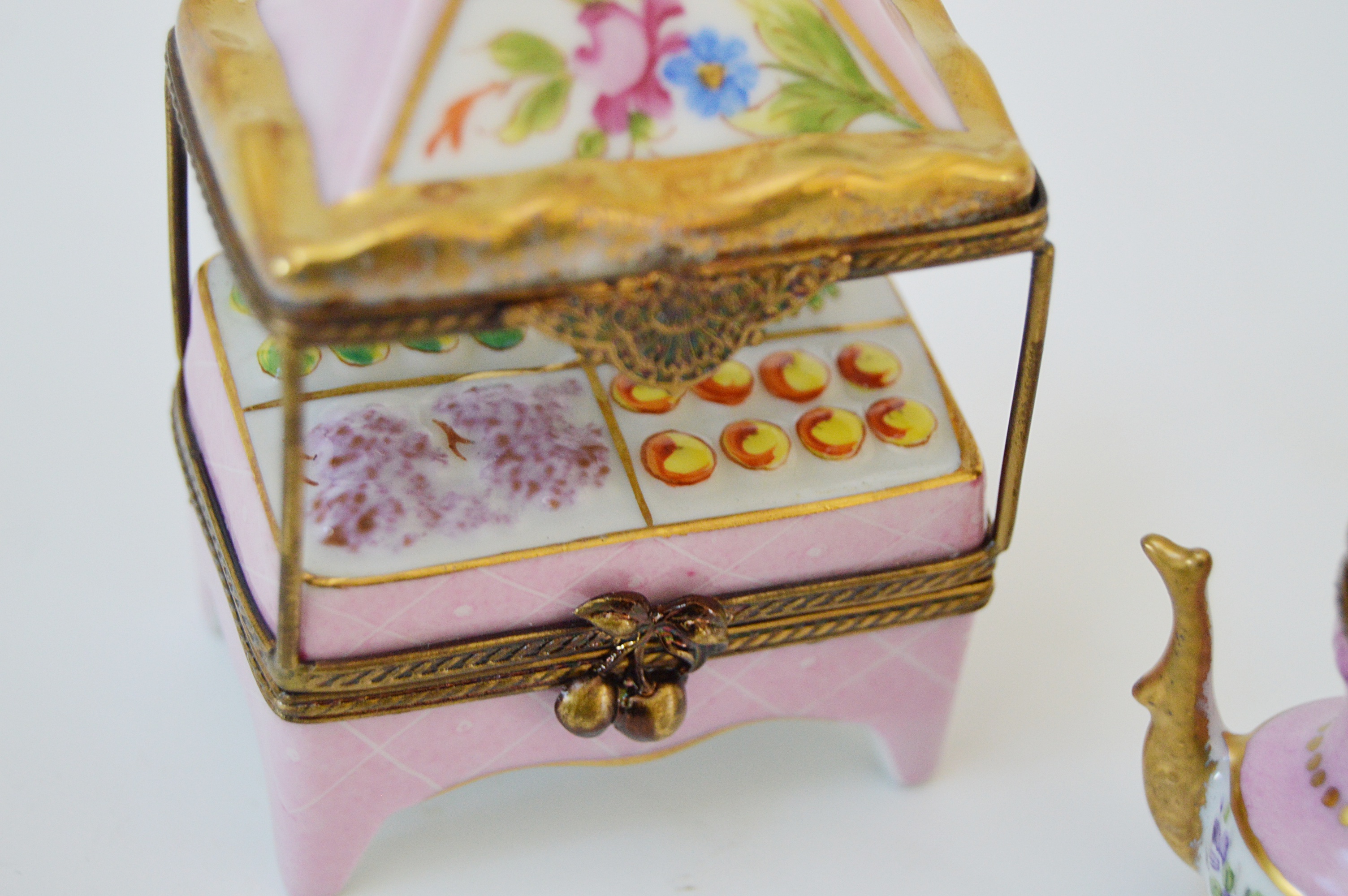 Limoges Peint Main Porcelain Trinket Boxes