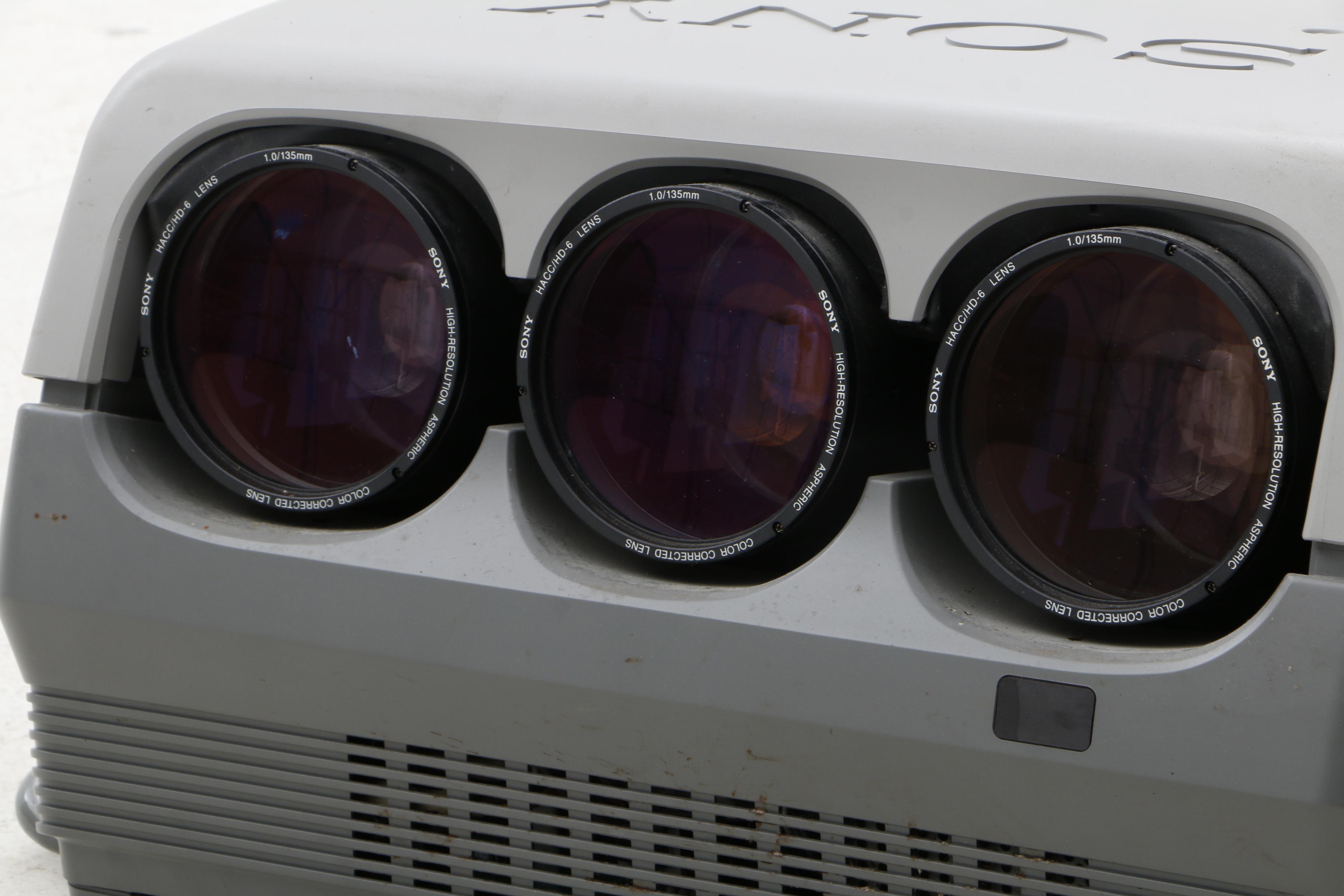 Sony Denon VPH-D50HTU CRT Multiscan Projector