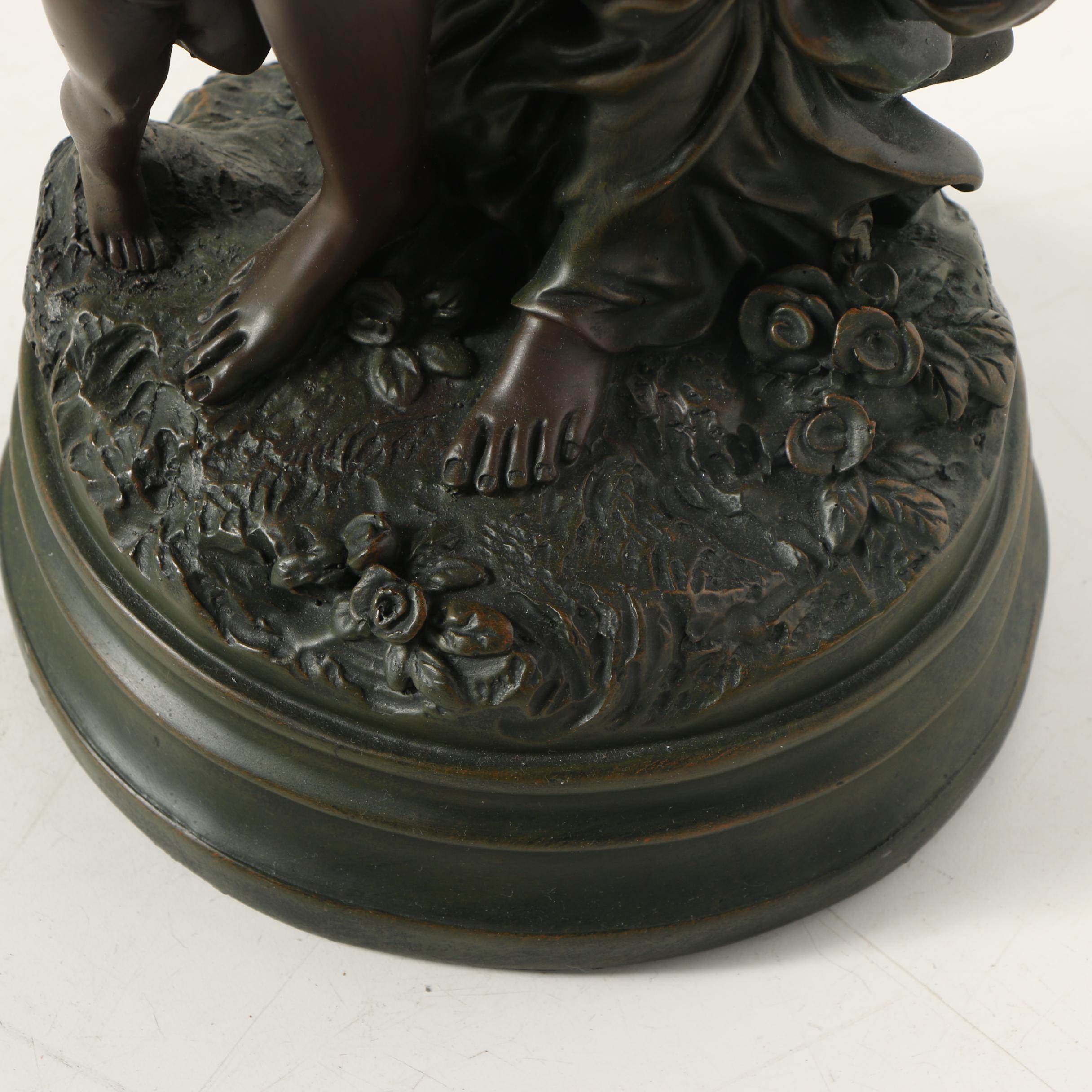 Design Toscano "Grande-Scale Flora" Swinging Pendulum Clock in Faux Bronze