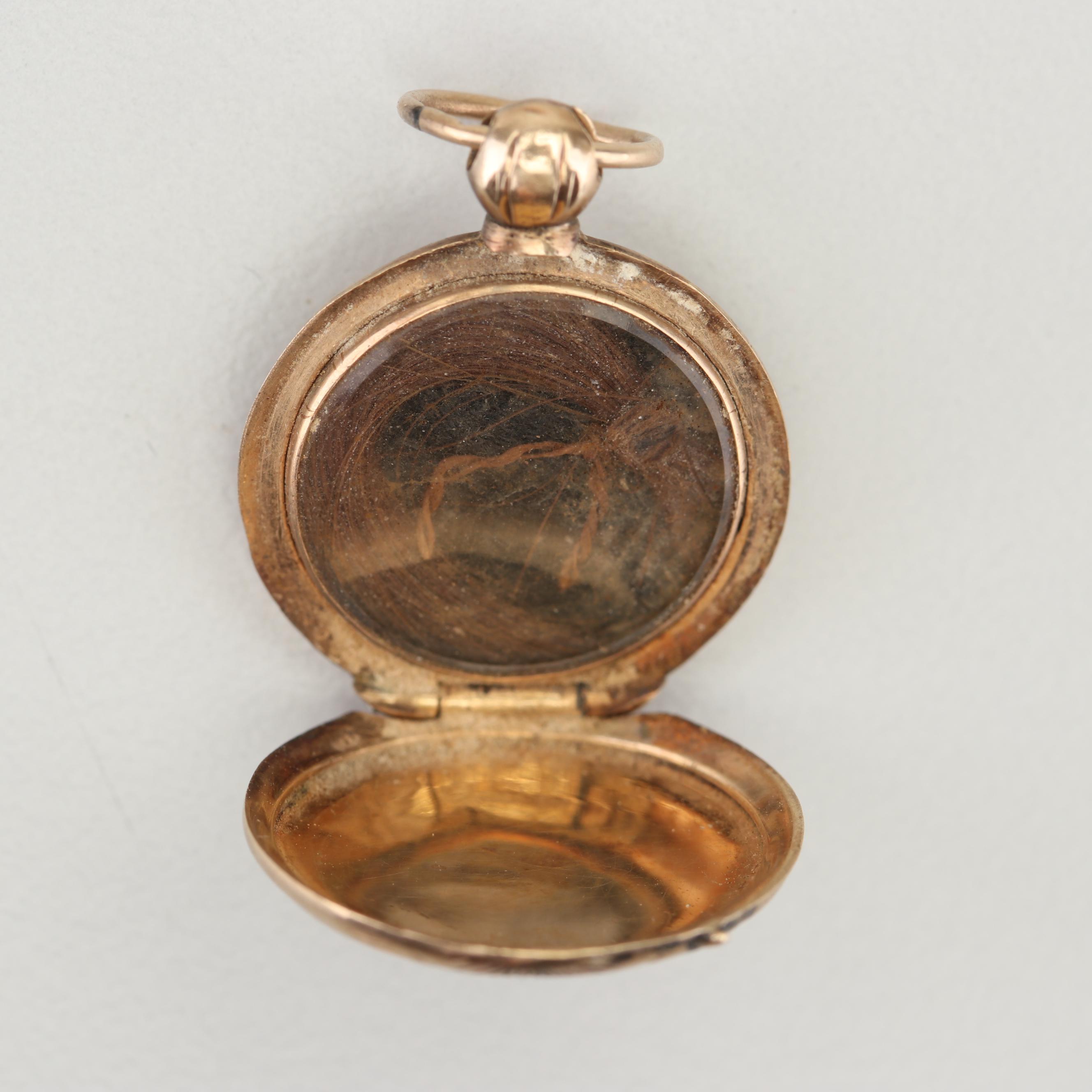 14K Yellow Gold Mourning Hair Locket