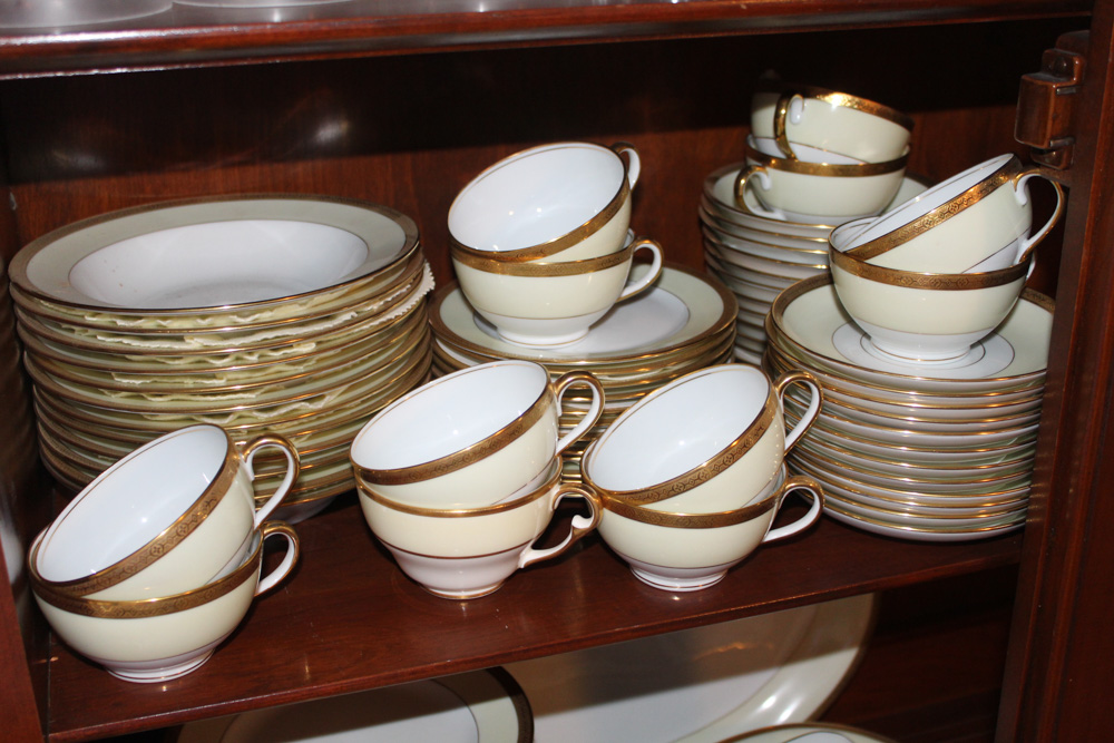 Victoria Czechoslovakia Porcelain Dinnerware for Twelve