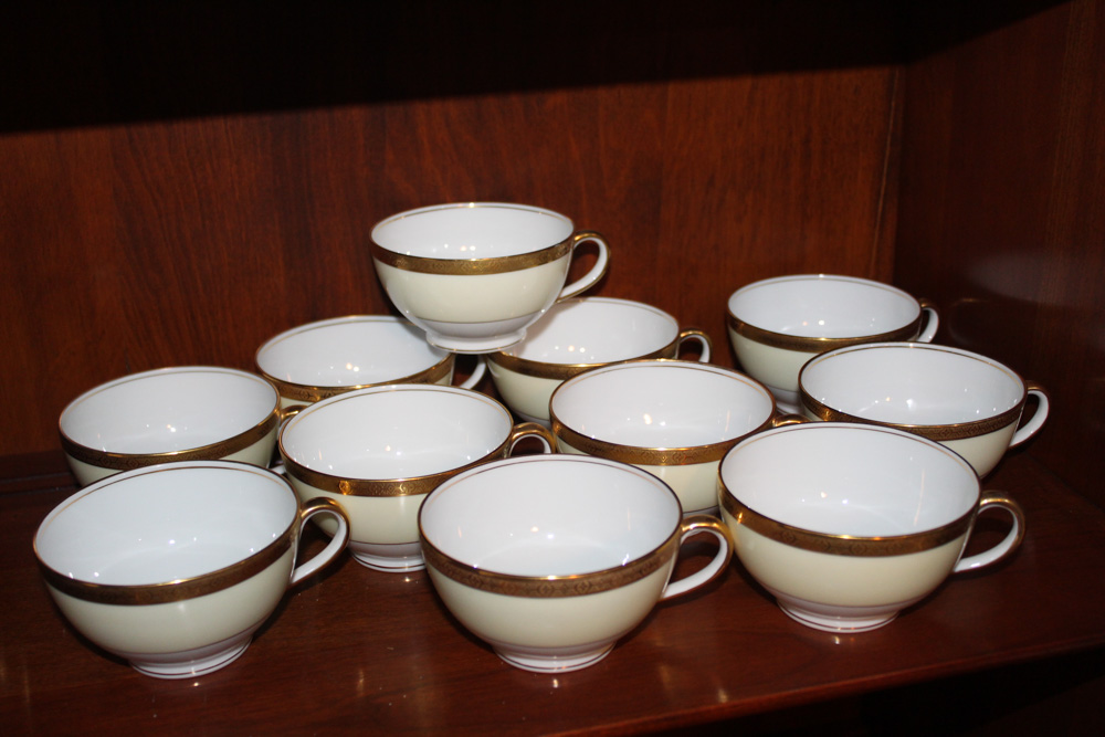 Victoria Czechoslovakia Porcelain Dinnerware for Twelve