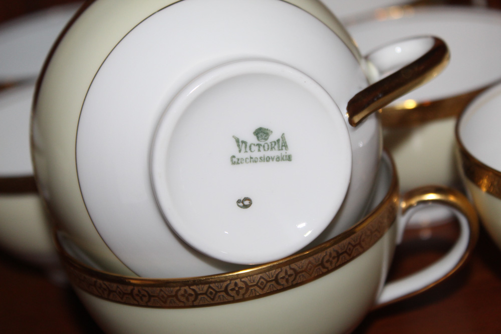 Victoria Czechoslovakia Porcelain Dinnerware for Twelve