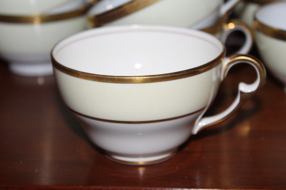 Victoria Czechoslovakia Porcelain Dinnerware for Twelve