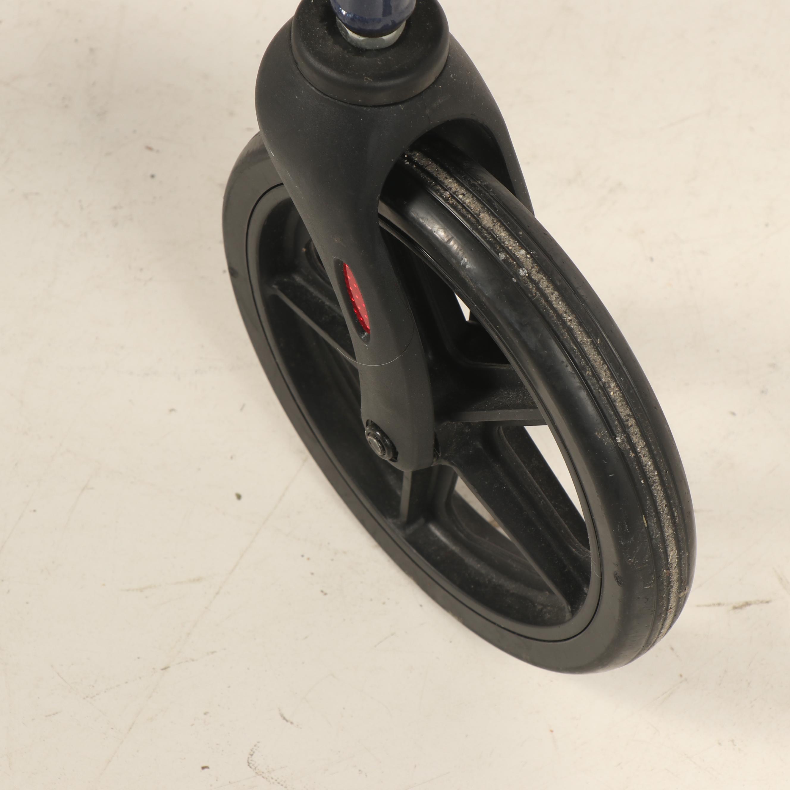 Nova "GetGo Groove" Rolling Walker with Seat