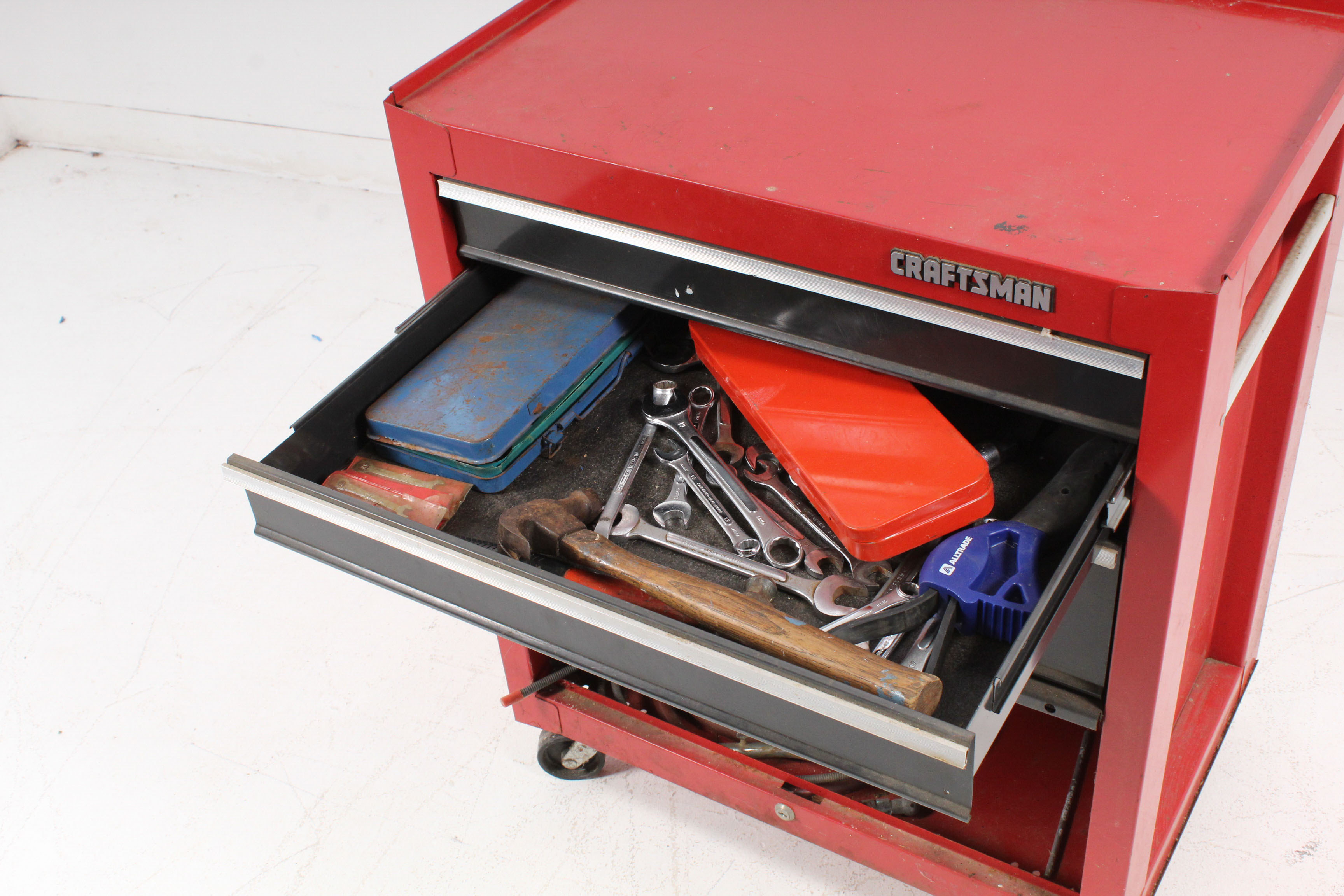 Craftsman Rolling Tool Chest With Tools