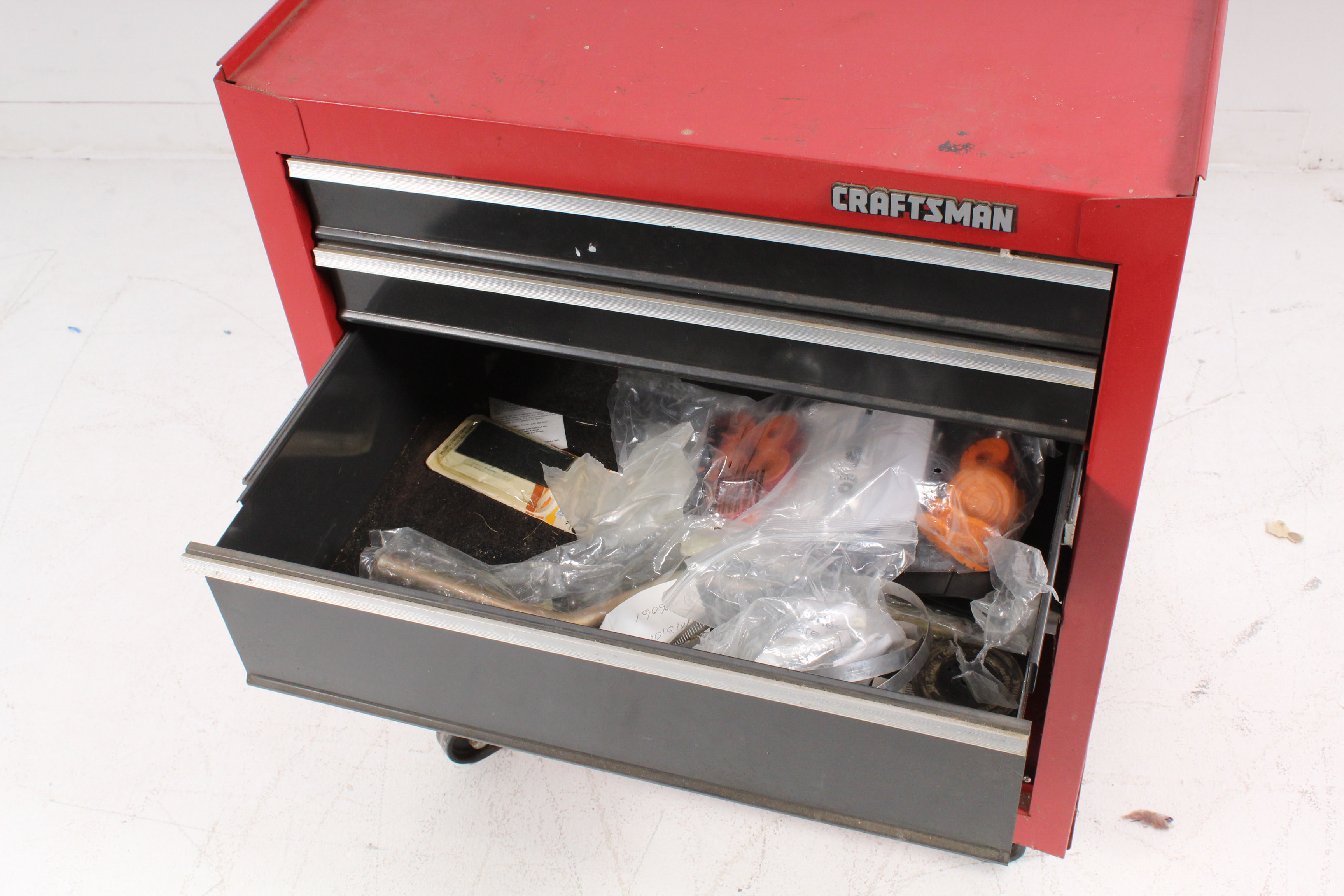 Craftsman Rolling Tool Chest With Tools
