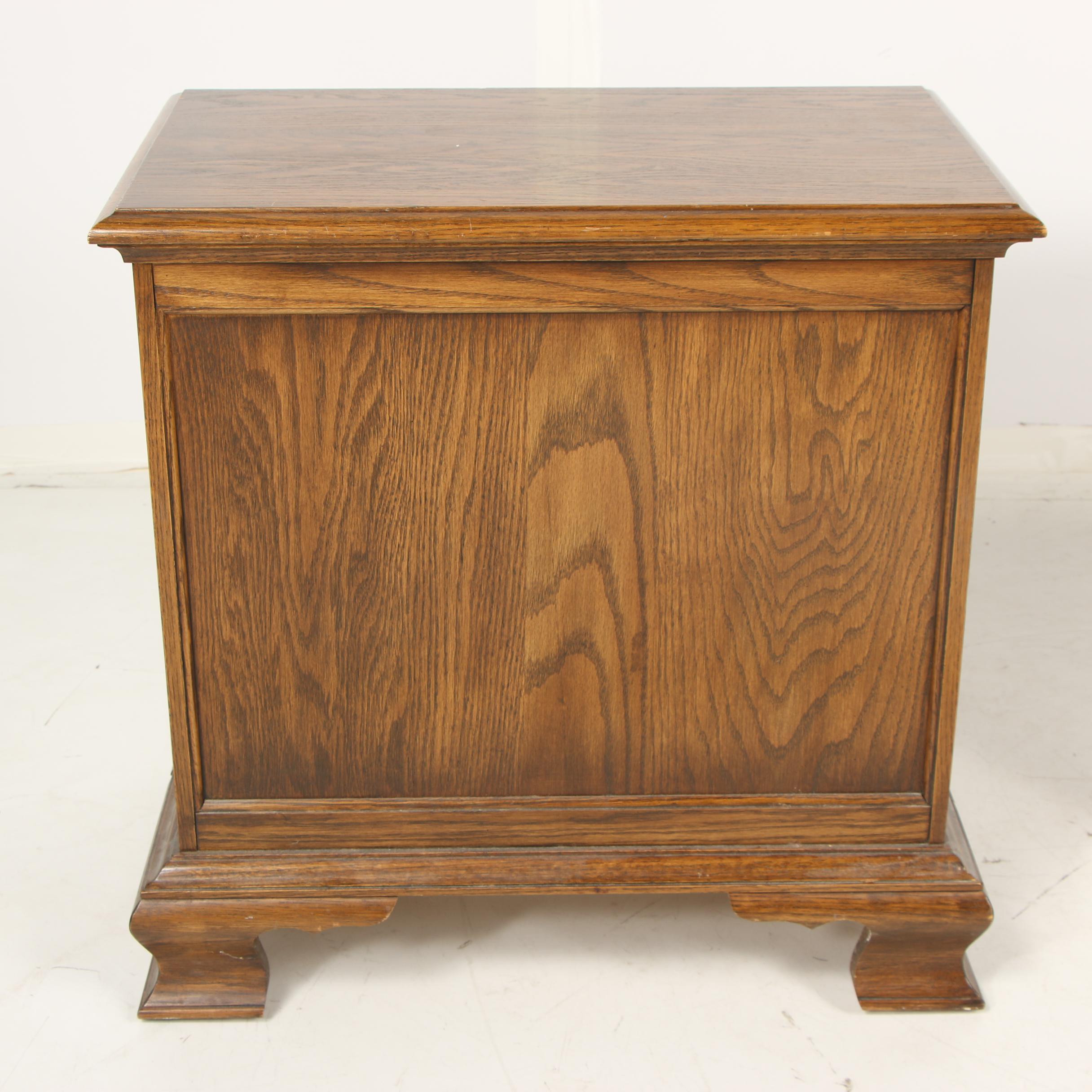 Colonial Style Oak Nightstands by Pennsylvania House, Late 20th Century