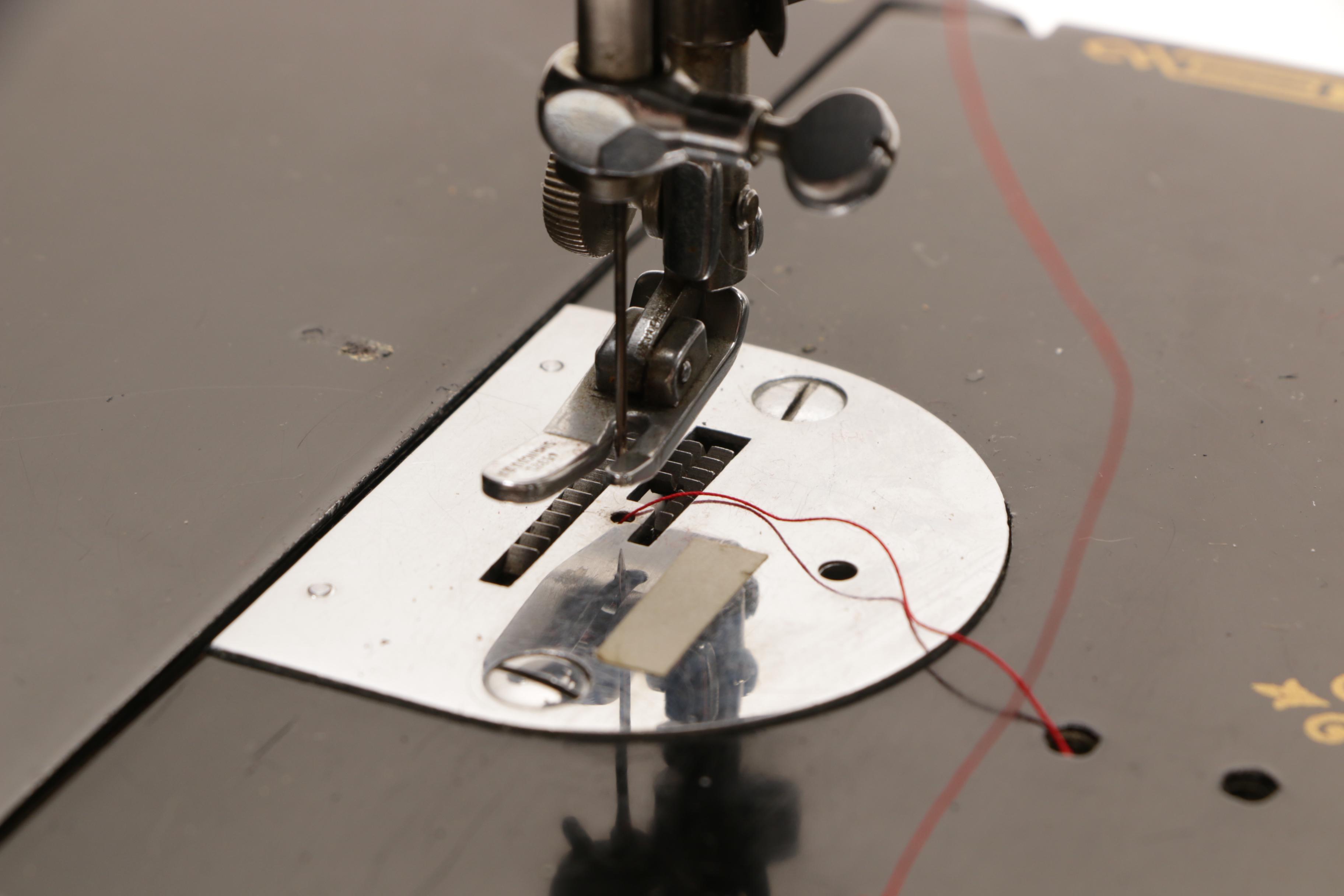 1947 Featherweight Singer Sewing Machine Model 221 with Case and Accessories