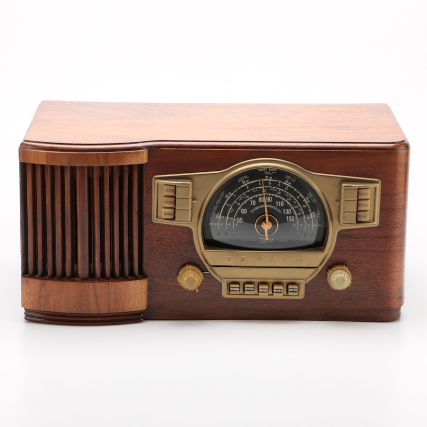 Art Moderne Zenith 7S530 Mahogany Broadcast and Shortwave Receiver Radio, 1940