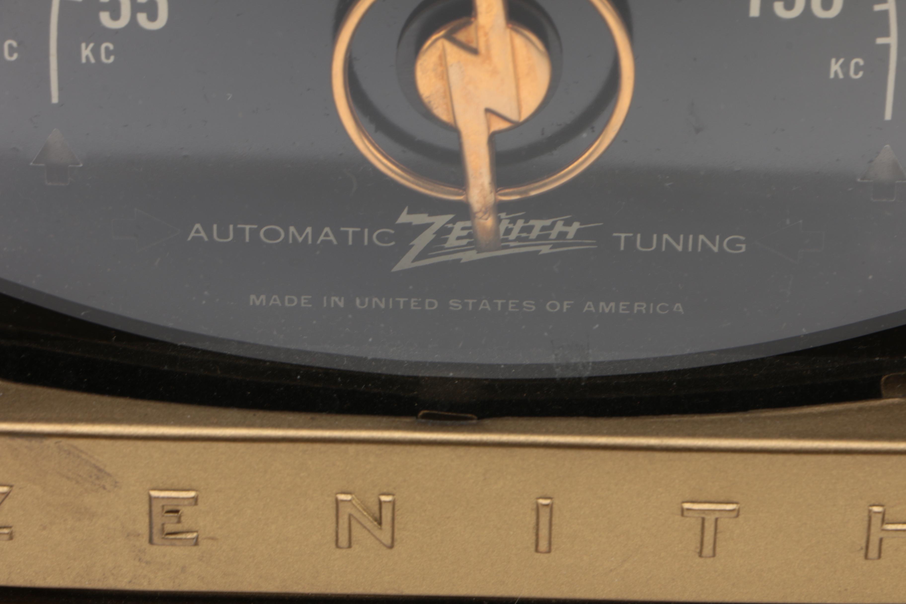 Art Moderne Zenith 7S530 Mahogany Broadcast and Shortwave Receiver Radio, 1940