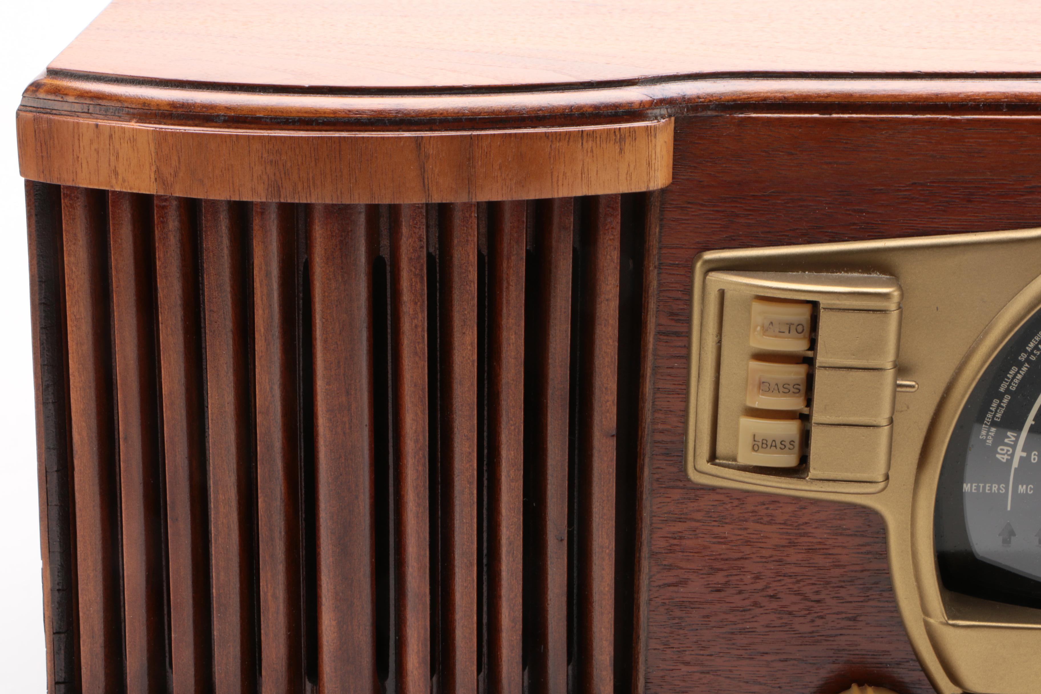 Art Moderne Zenith 7S530 Mahogany Broadcast and Shortwave Receiver Radio, 1940