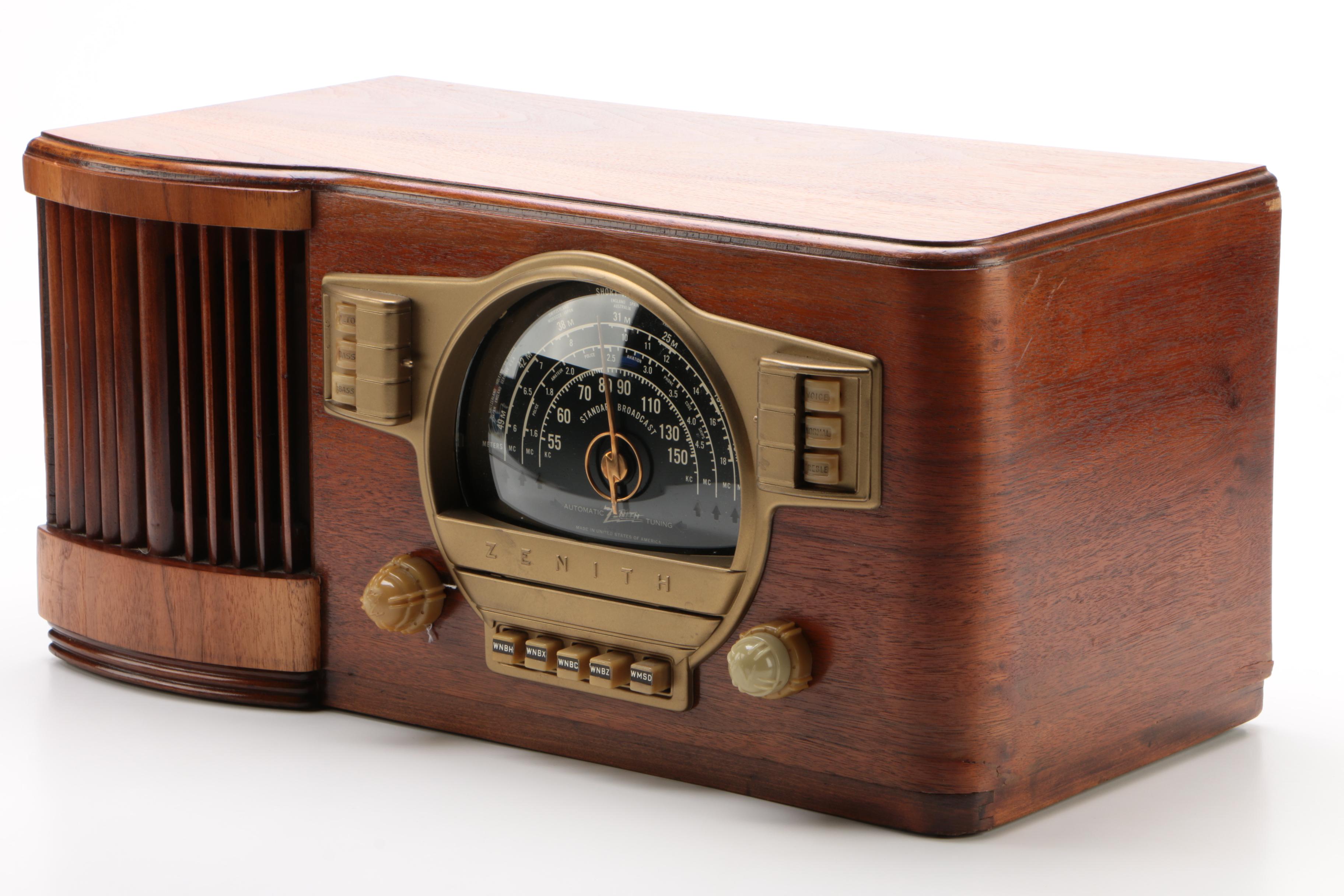 Art Moderne Zenith 7S530 Mahogany Broadcast and Shortwave Receiver Radio, 1940
