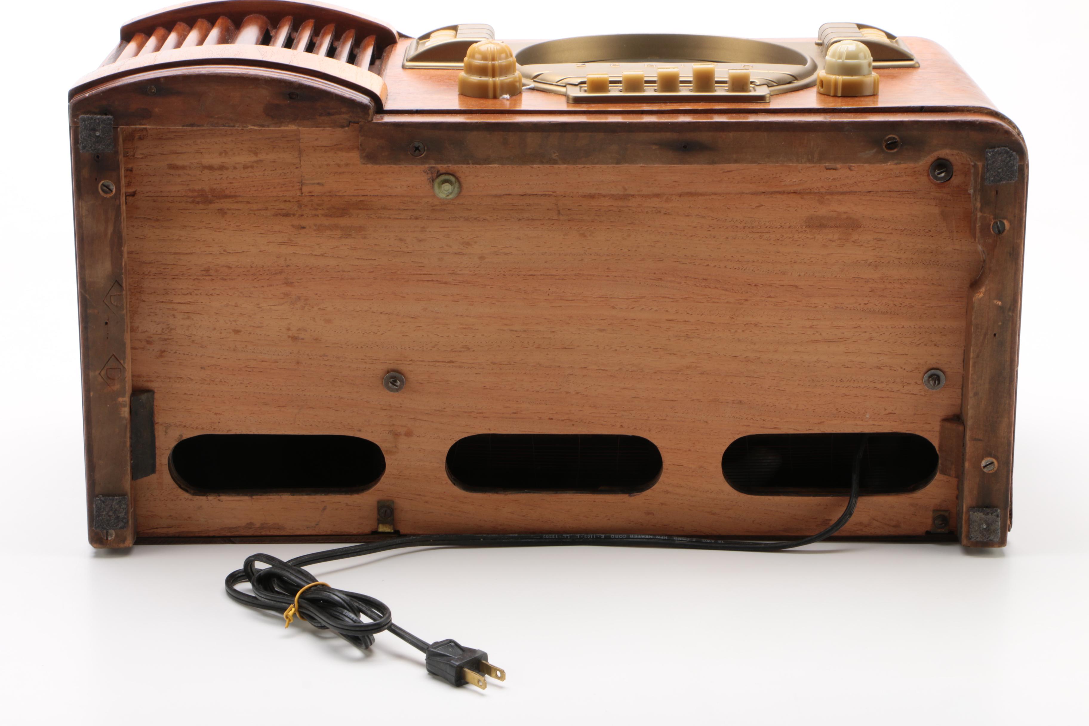 Art Moderne Zenith 7S530 Mahogany Broadcast and Shortwave Receiver Radio, 1940