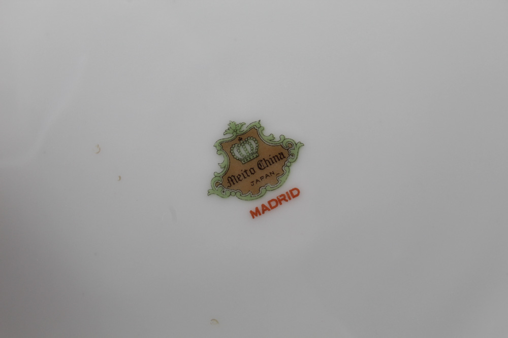 Assorted Ceramic Dinnerware Featuring Williams-Sonoma and Homer Laughlin