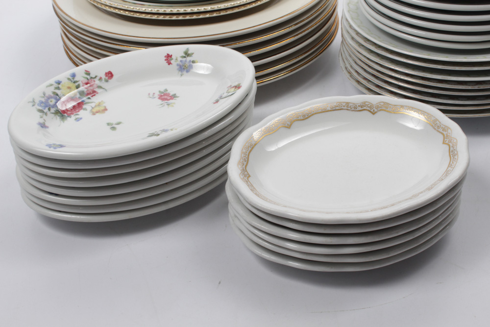 Assorted Ceramic Dinnerware Featuring Williams-Sonoma and Homer Laughlin