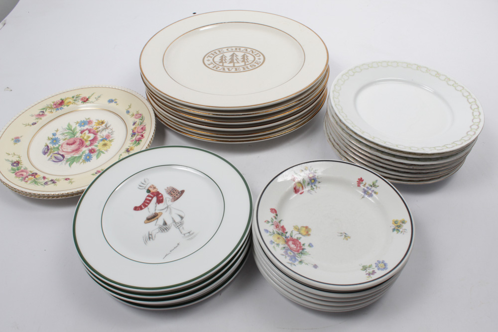 Assorted Ceramic Dinnerware Featuring Williams-Sonoma and Homer Laughlin