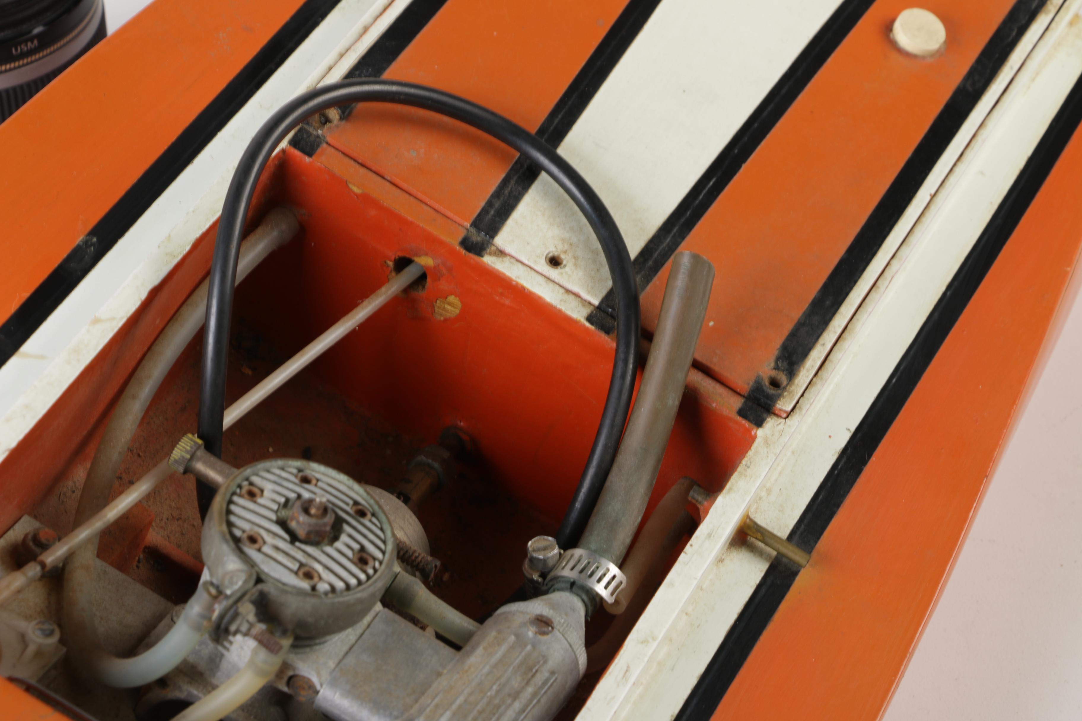 Dumas SK Daddle 20 Wooden Radio Controlled Speed Boat, 20th Century