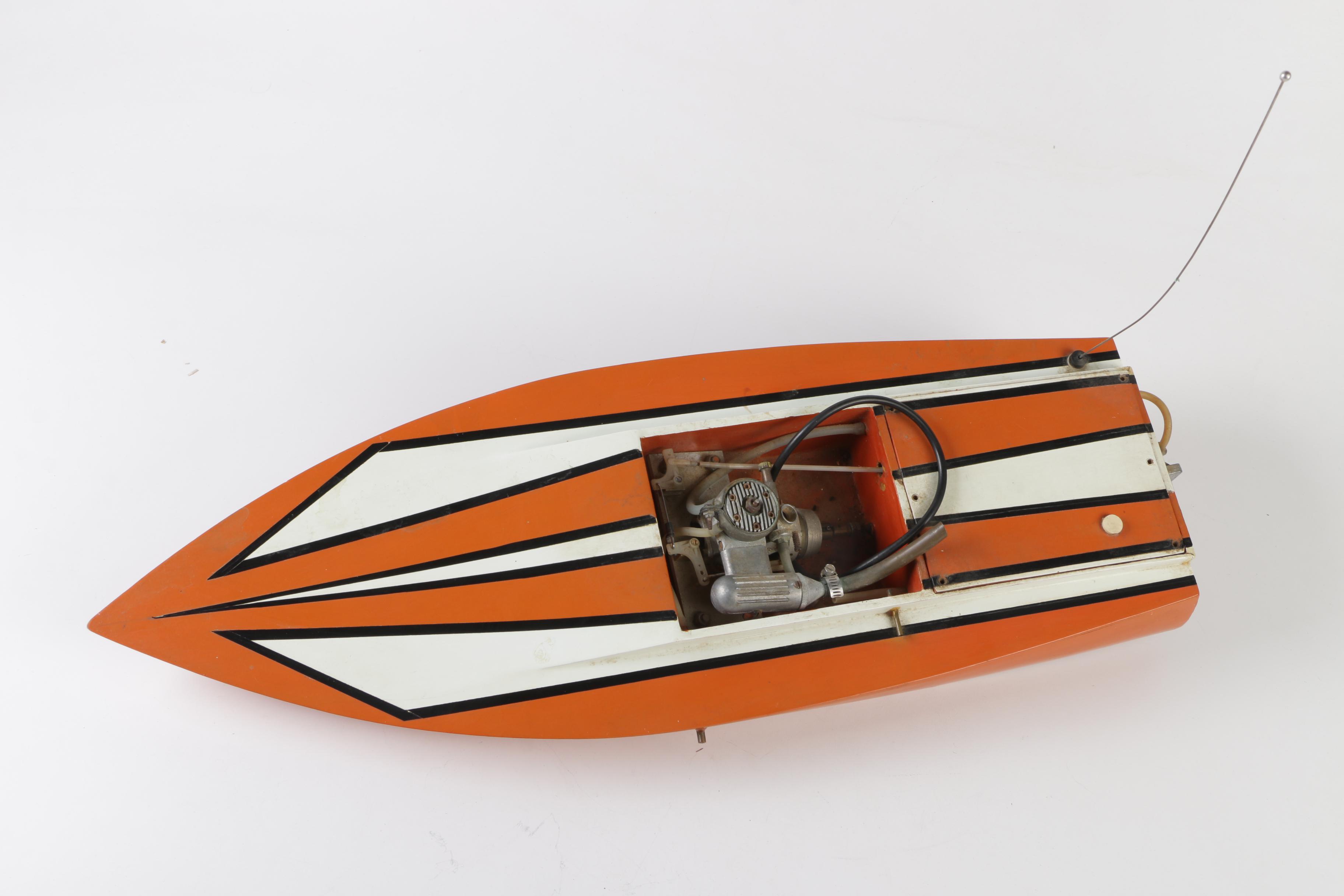 Dumas SK Daddle 20 Wooden Radio Controlled Speed Boat, 20th Century