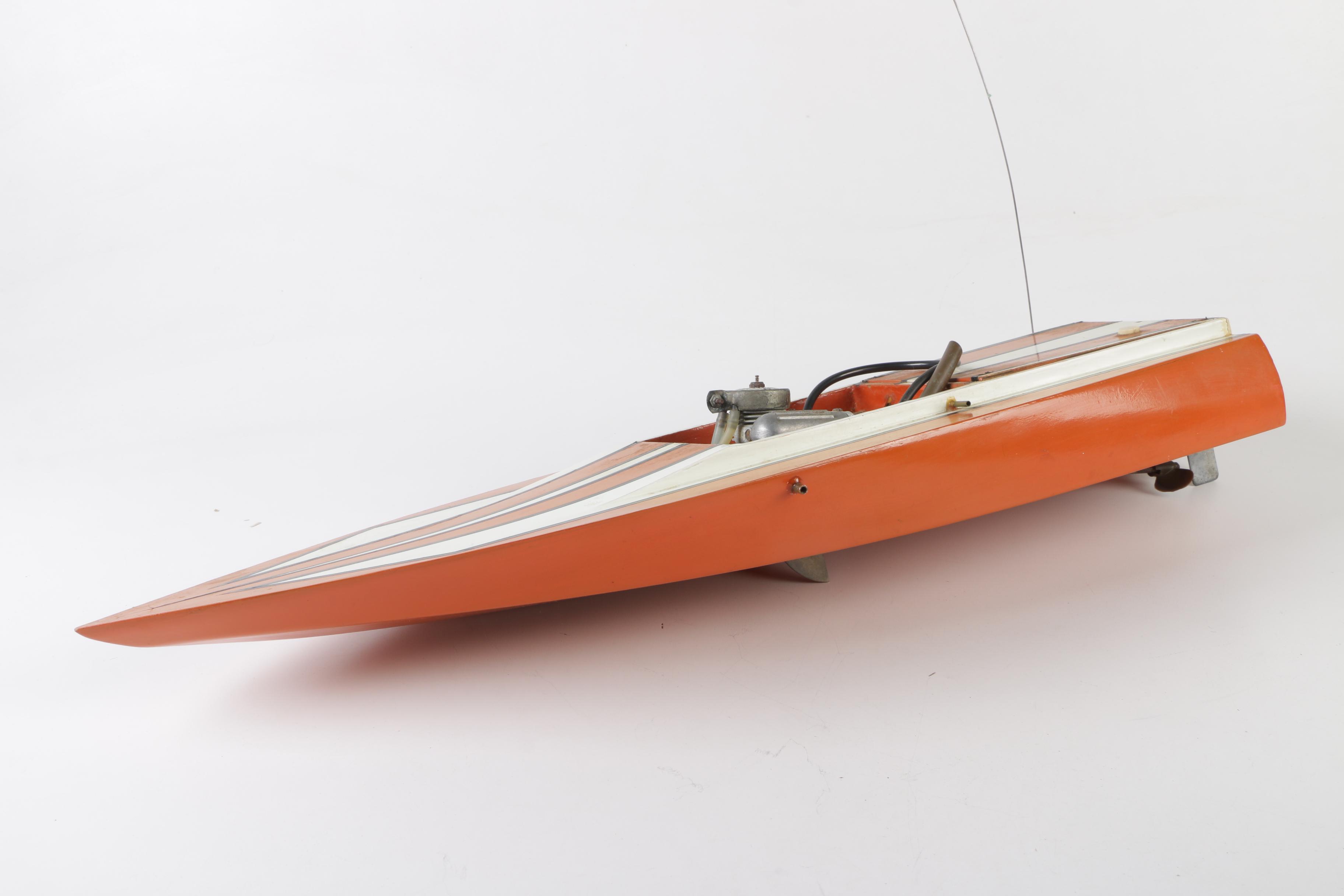 Dumas SK Daddle 20 Wooden Radio Controlled Speed Boat, 20th Century