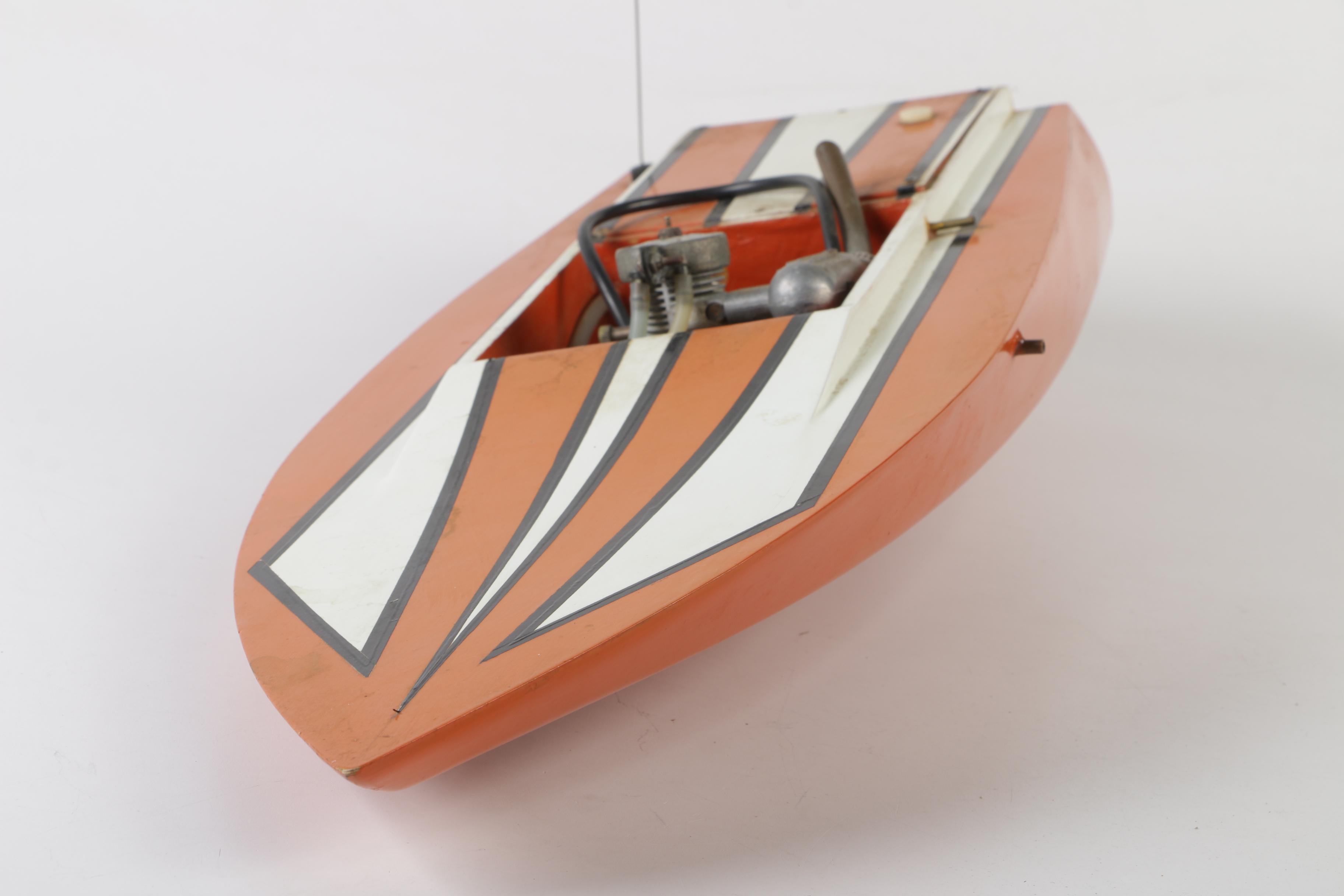Dumas SK Daddle 20 Wooden Radio Controlled Speed Boat, 20th Century