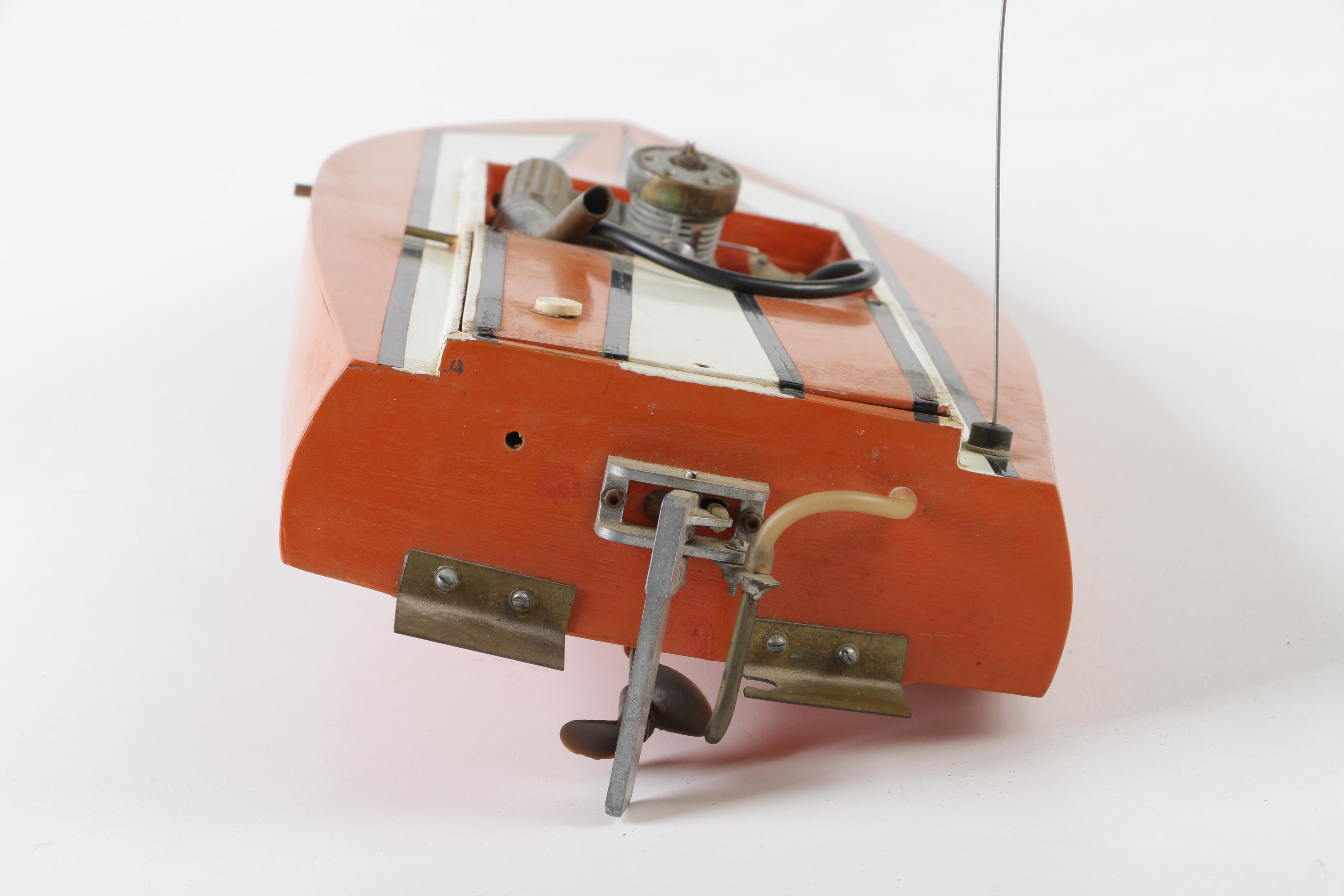 Dumas SK Daddle 20 Wooden Radio Controlled Speed Boat, 20th Century