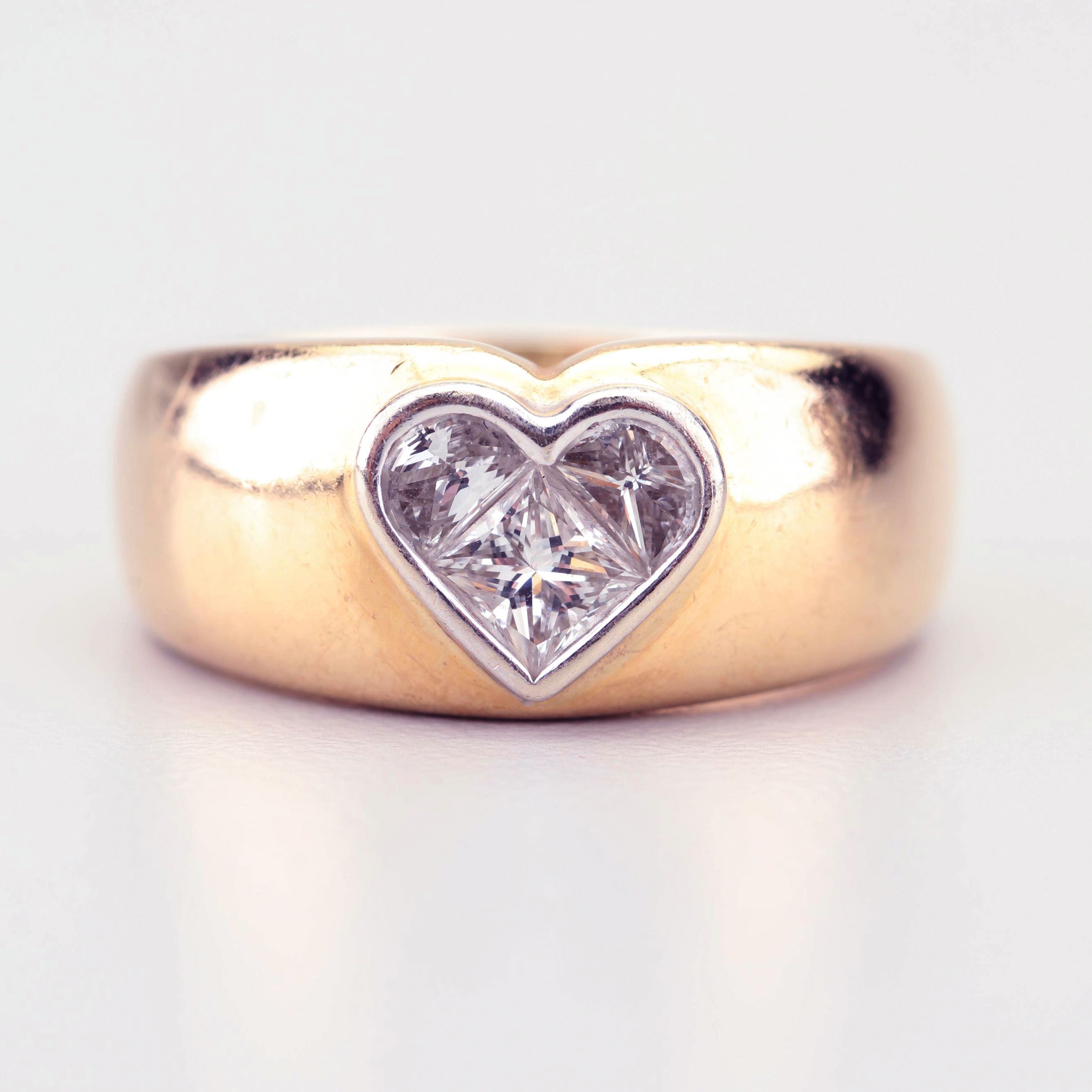 18K Yellow Gold and Diamond Heart Band