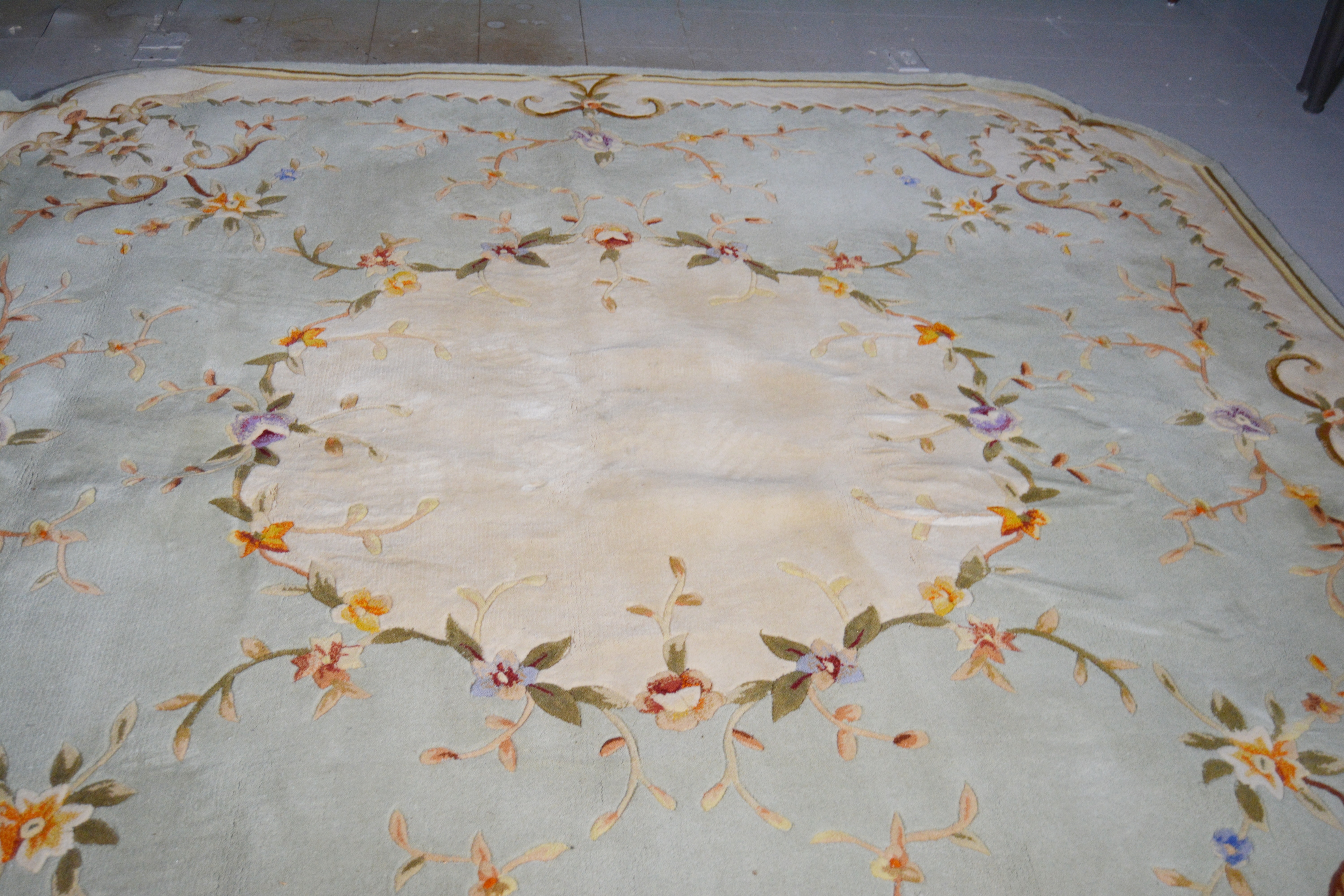 Tufted Nourison Juliette Aubusson Collection Carved Wool Area Rug