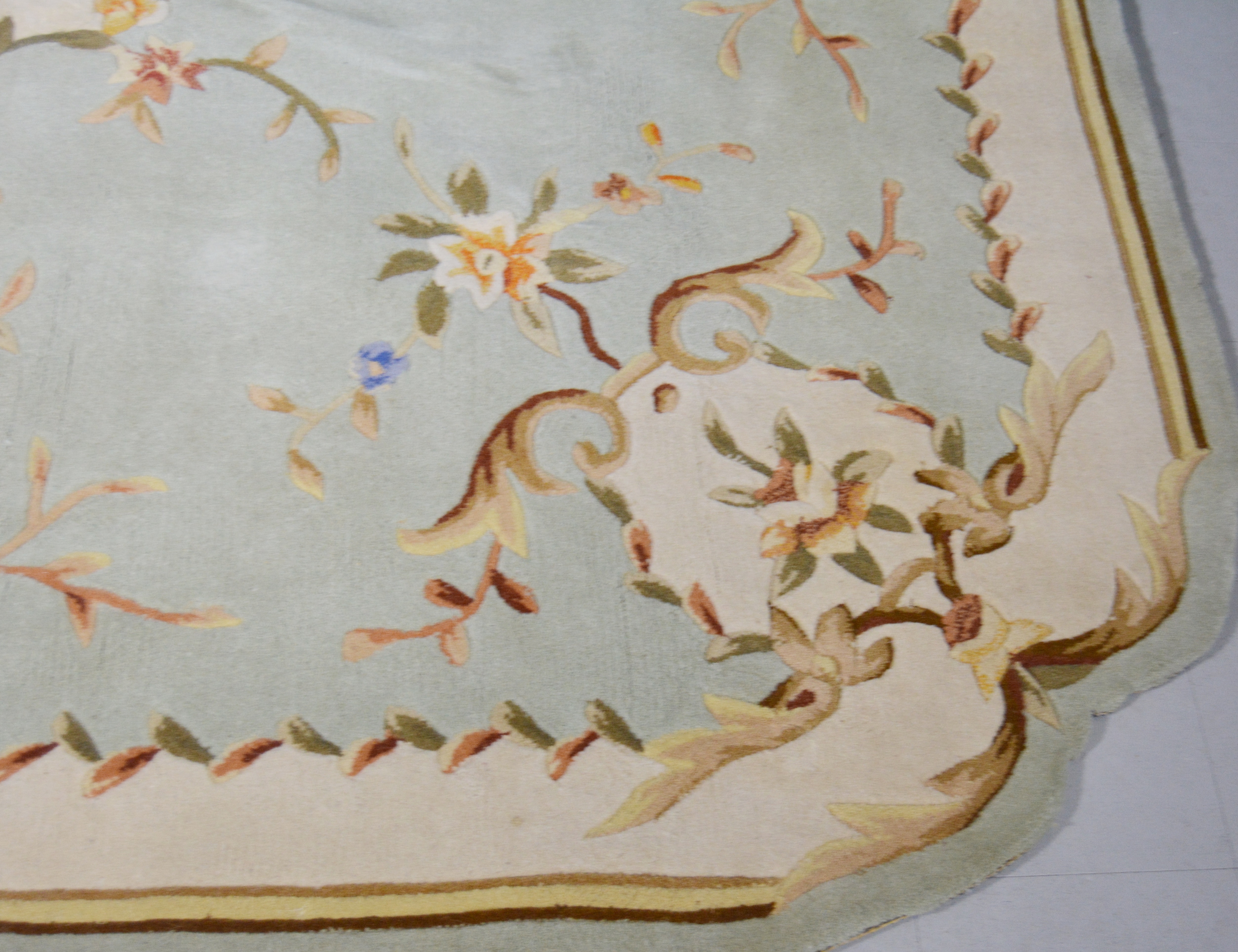 Tufted Nourison Juliette Aubusson Collection Carved Wool Area Rug