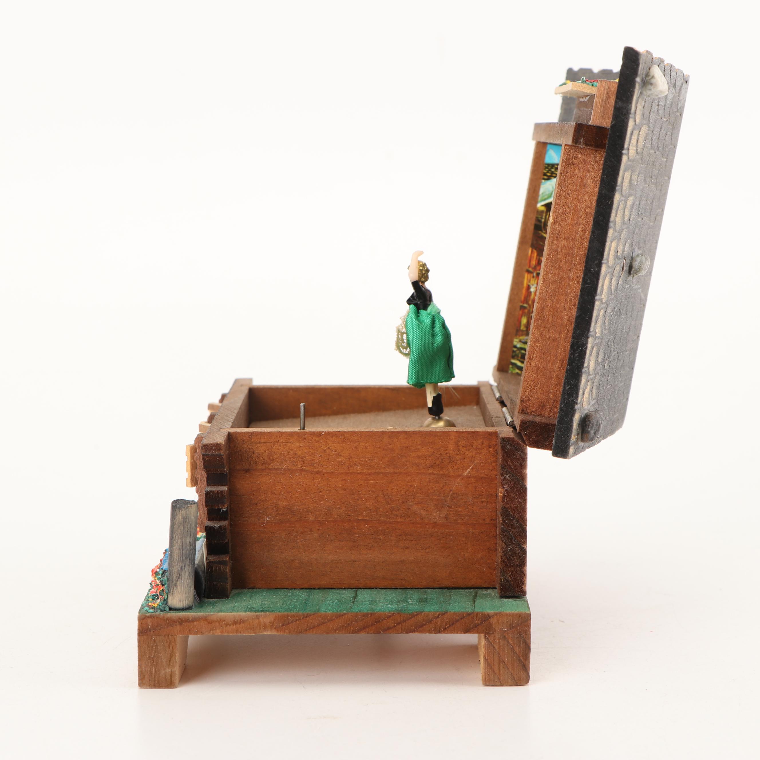 Cuendet Swiss Wooden Chalet "Edelweiss" Music Box, Mid to Late 20th Century