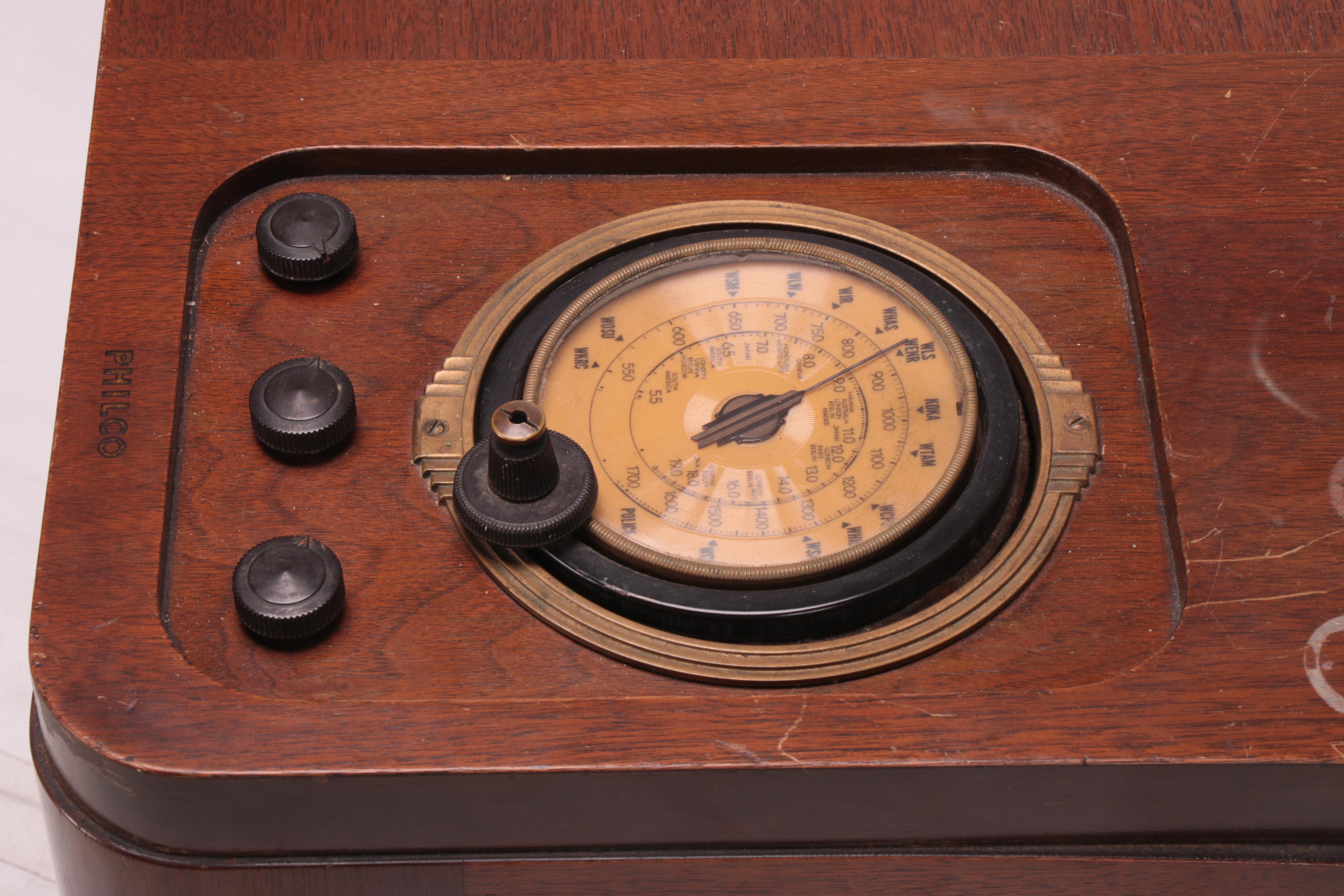 Philco Model 38-7 Art Deco Chairside Table, 1938