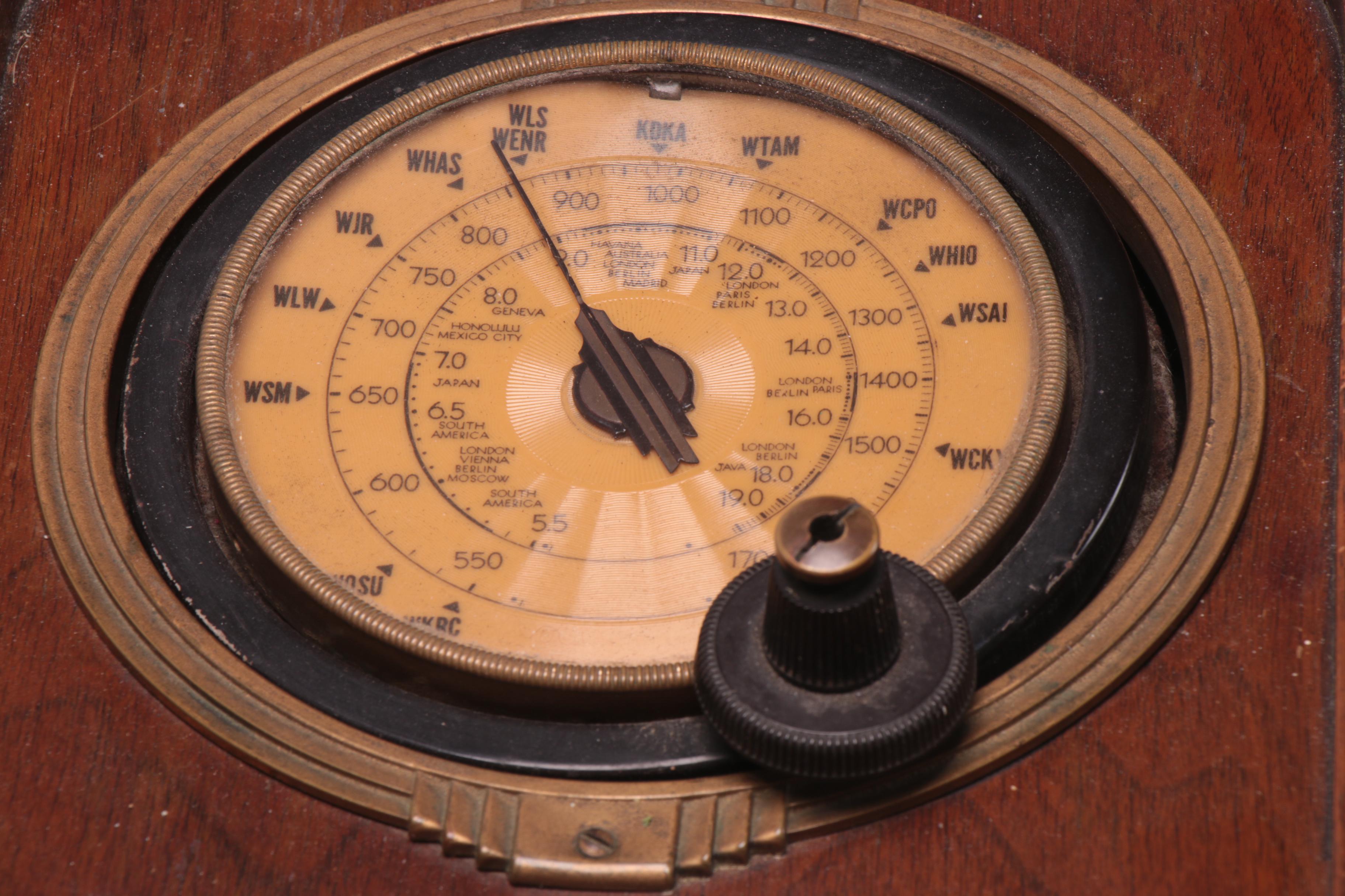Philco Model 38-7 Art Deco Chairside Table, 1938