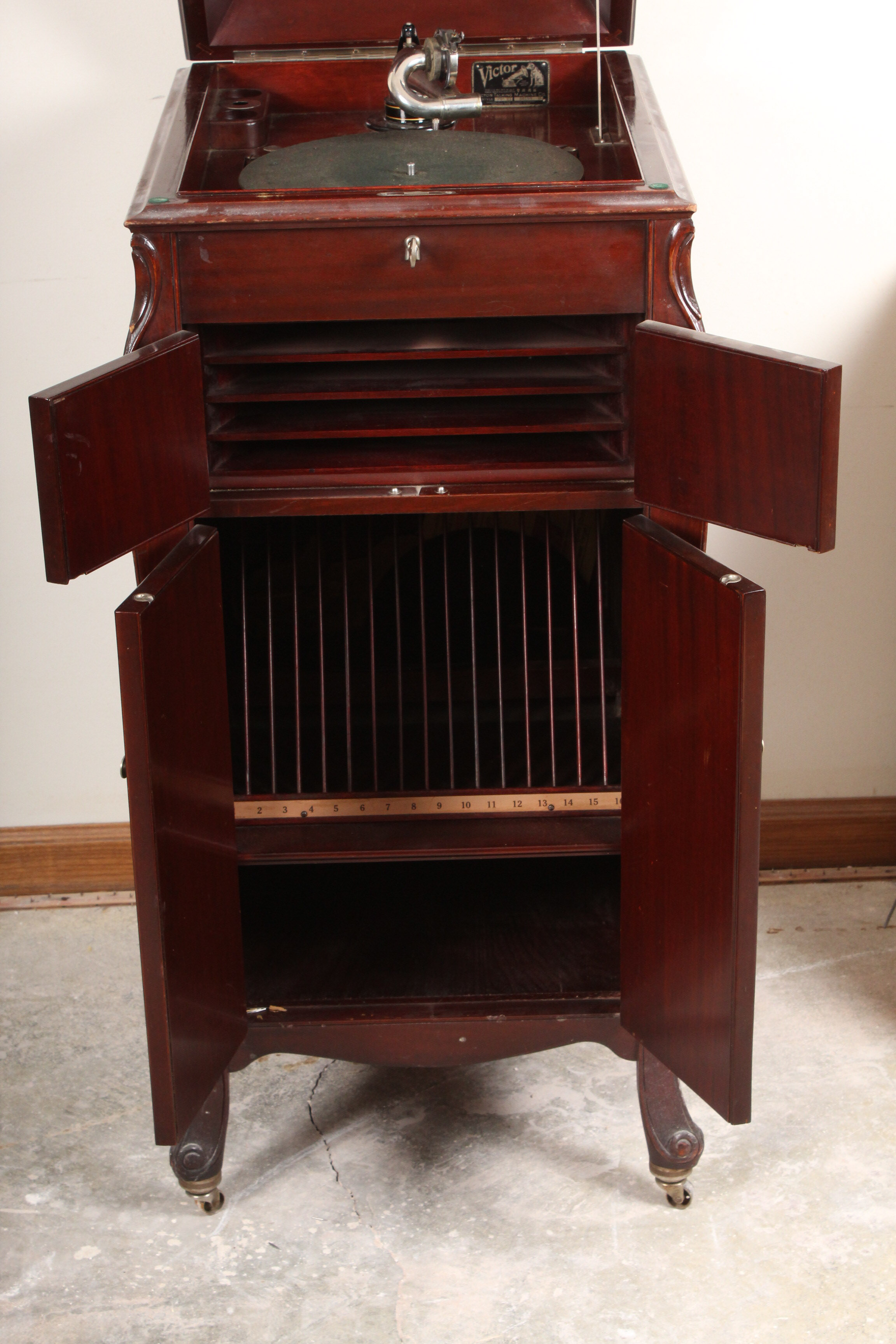 1911 Mahogany Victor Victrola VV XI