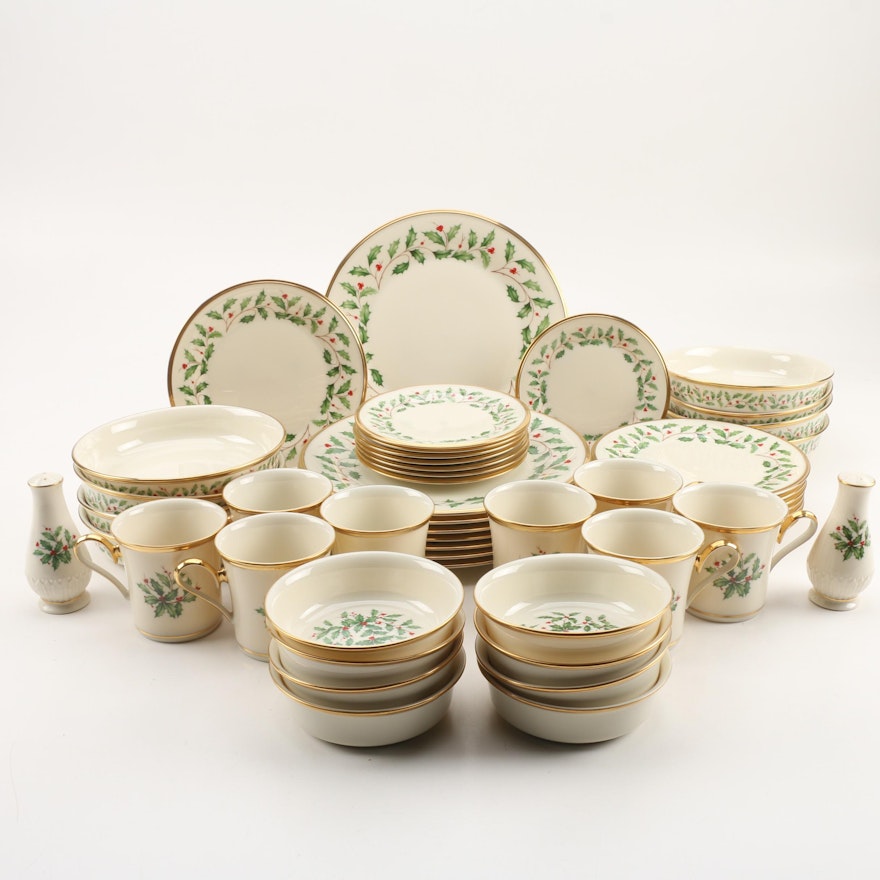 Lenox "Holiday" Porcelain Dinnerware Service for Eight