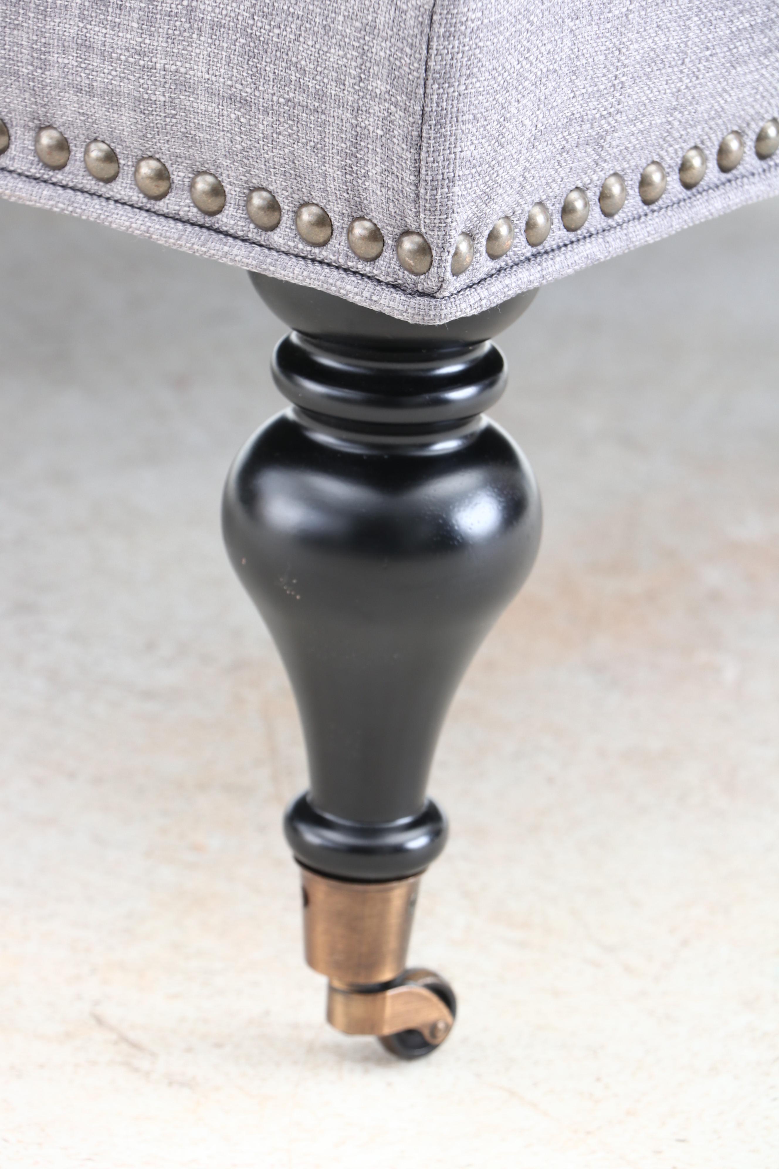 Button Tufted Upholstered Ottoman in Gray by Coaster