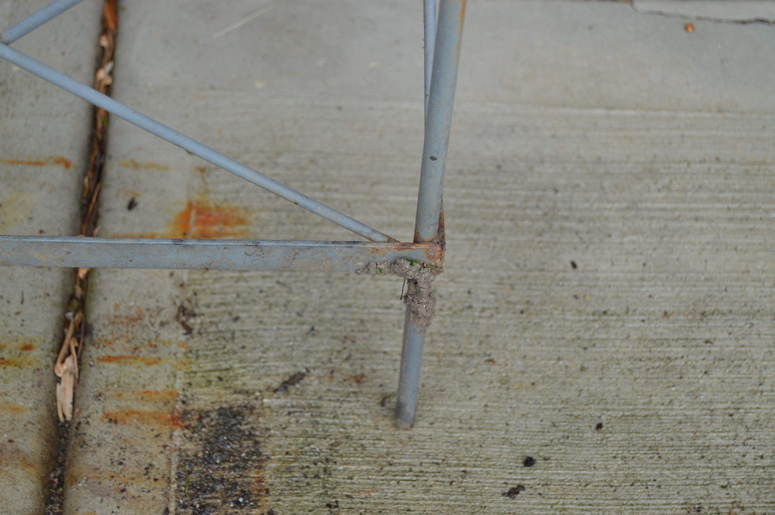 Painted Metal Garden Obelisk/Topiary