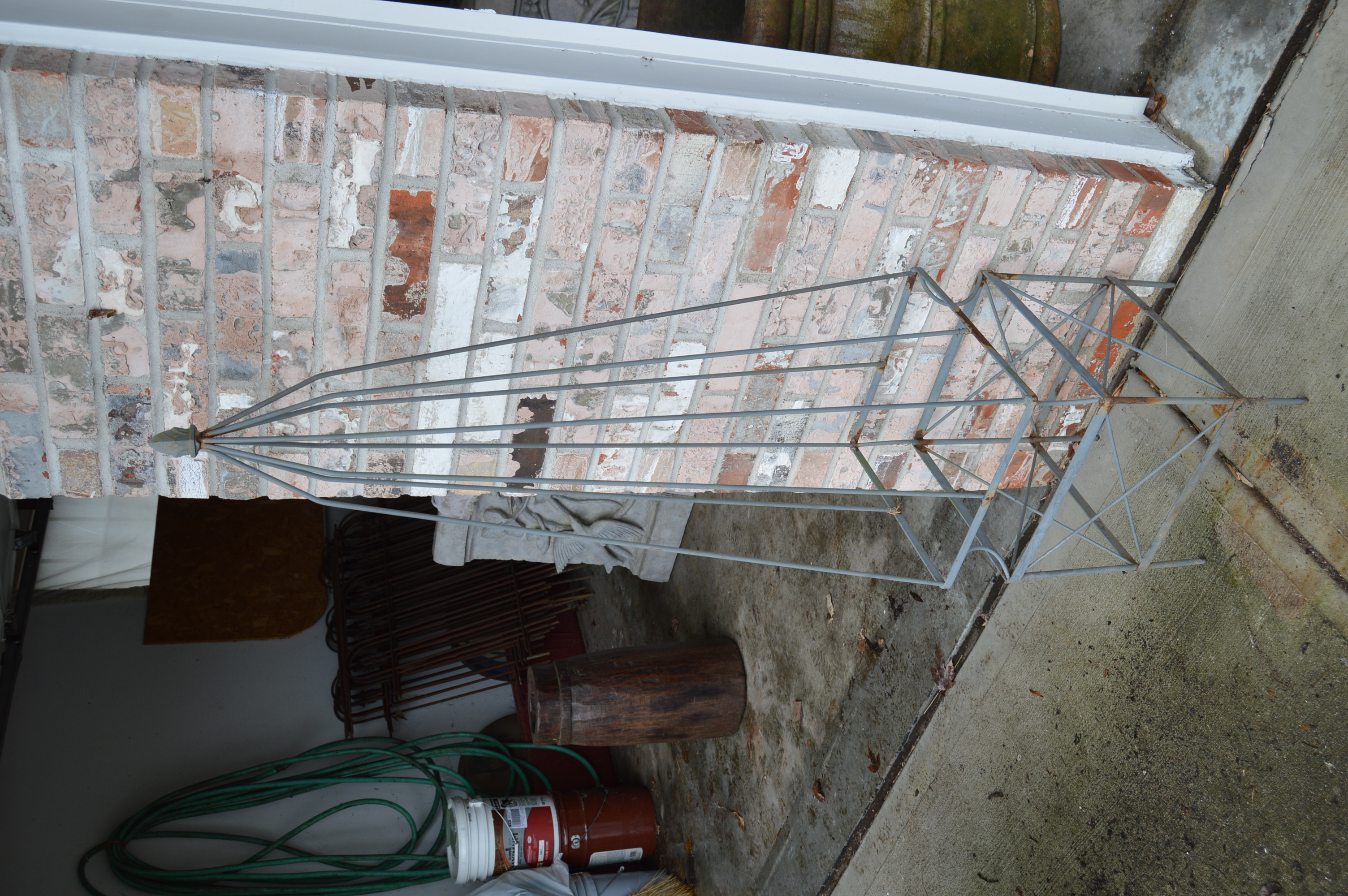 Painted Metal Garden Obelisk/Topiary