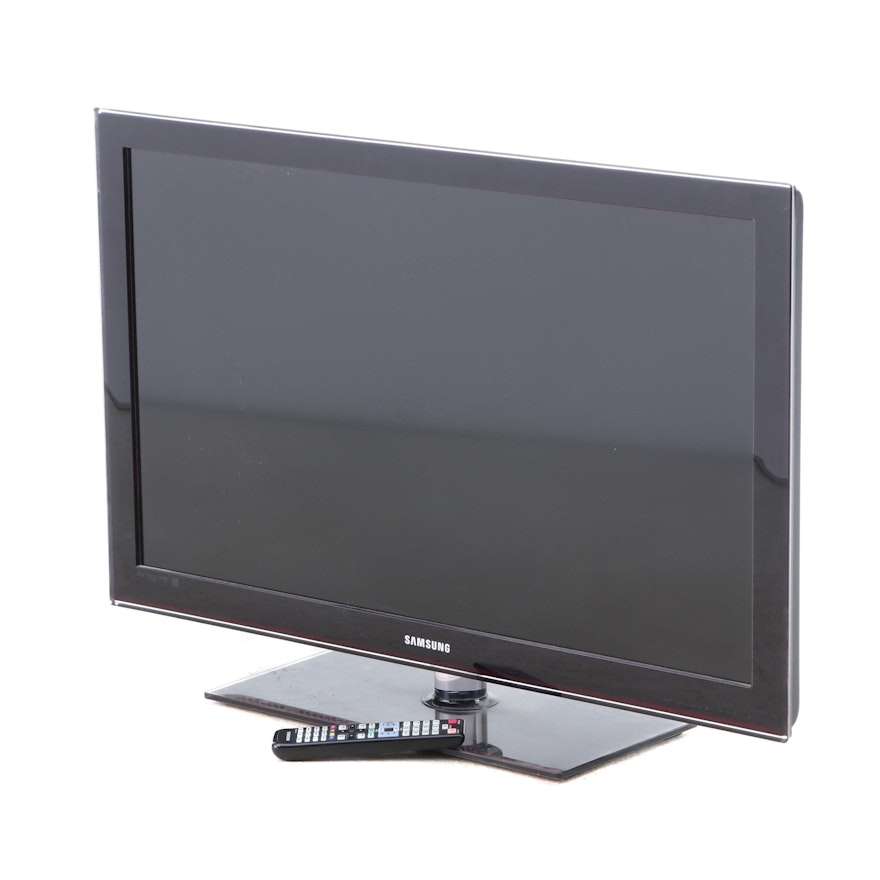 40" Samsung C550 Series LCD Flatscreen Television with Stand and Remote