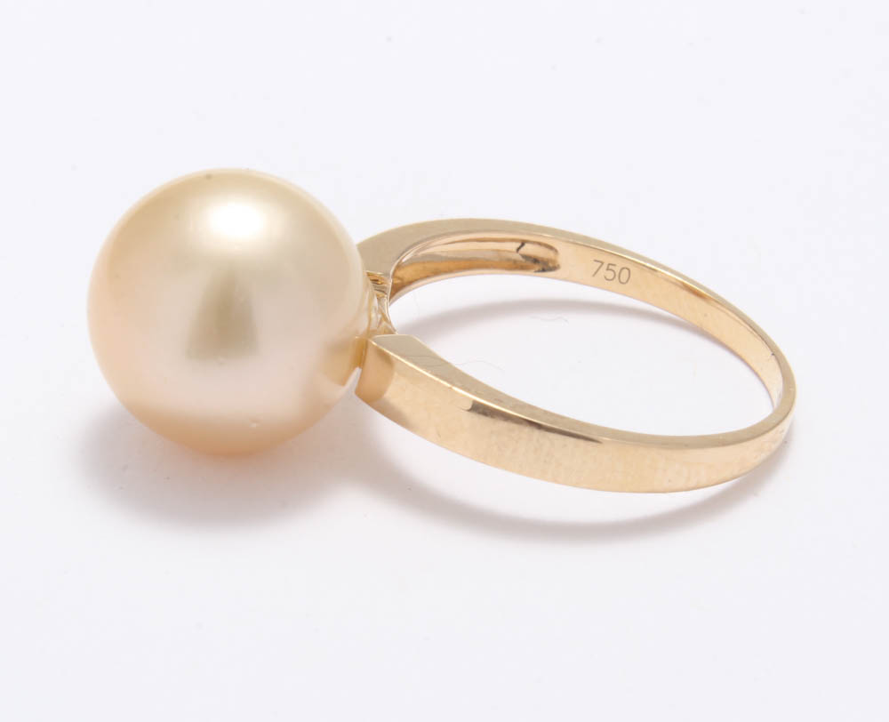 18K Yellow Gold Ring with Gold Pearl