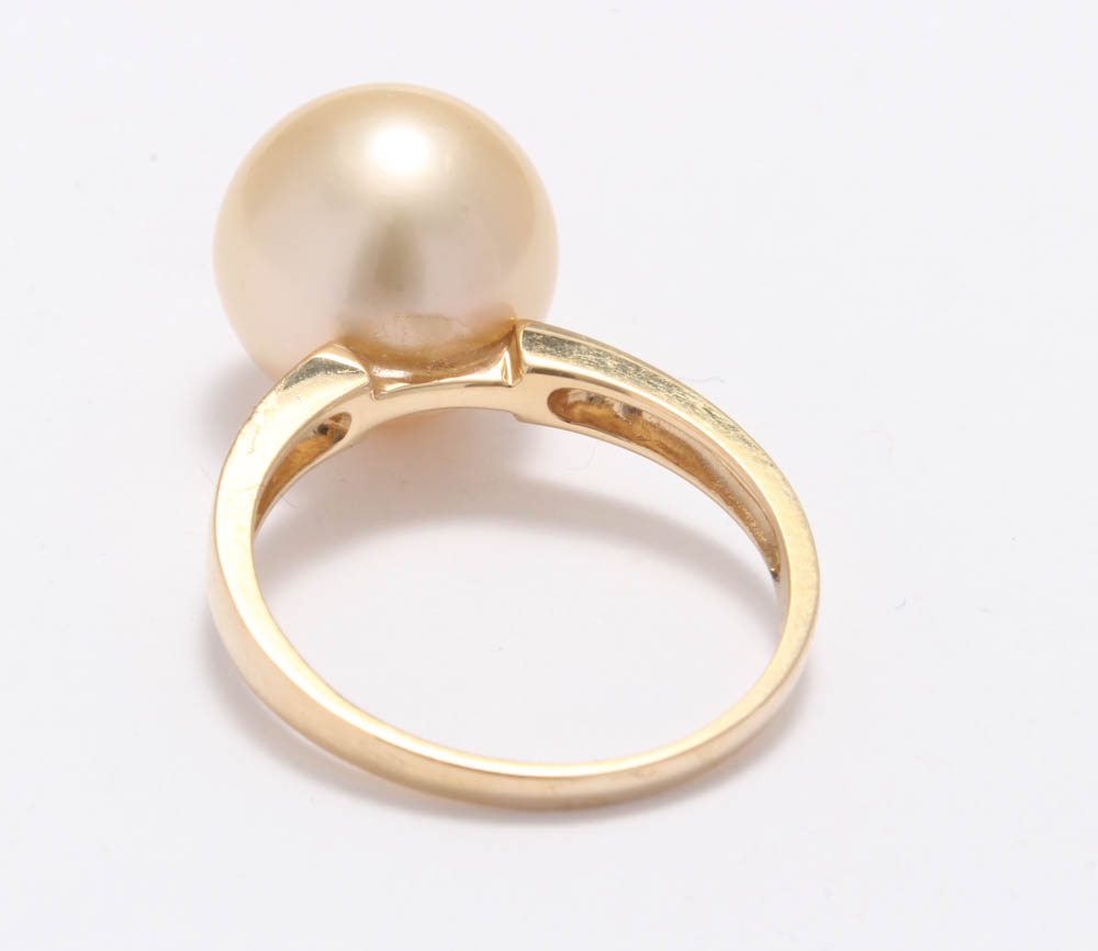 18K Yellow Gold Ring with Gold Pearl