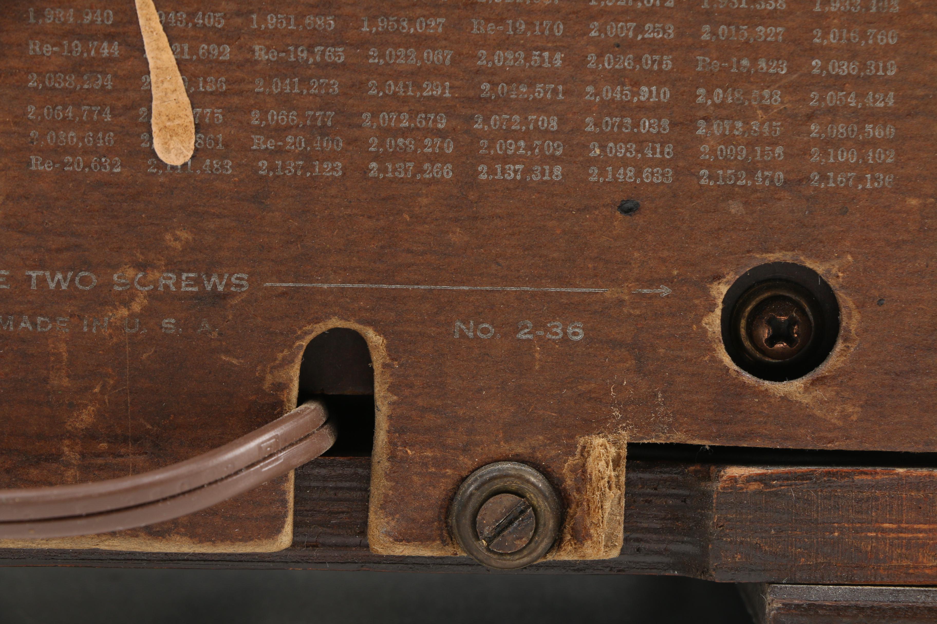 Vintage Zenith 6D525 AM Tube Radio with Wood Cabinet, 1941