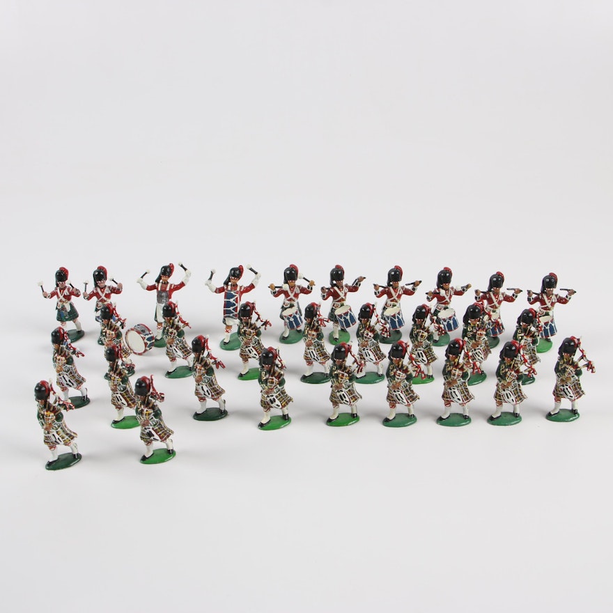 Britains Scottish Painted Lead Toy Bagpipers and Drummers